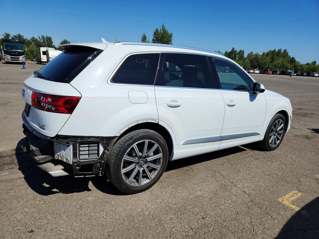 2018 Audi Q7 Premium Plus White vin: WA1LAAF79JD031093