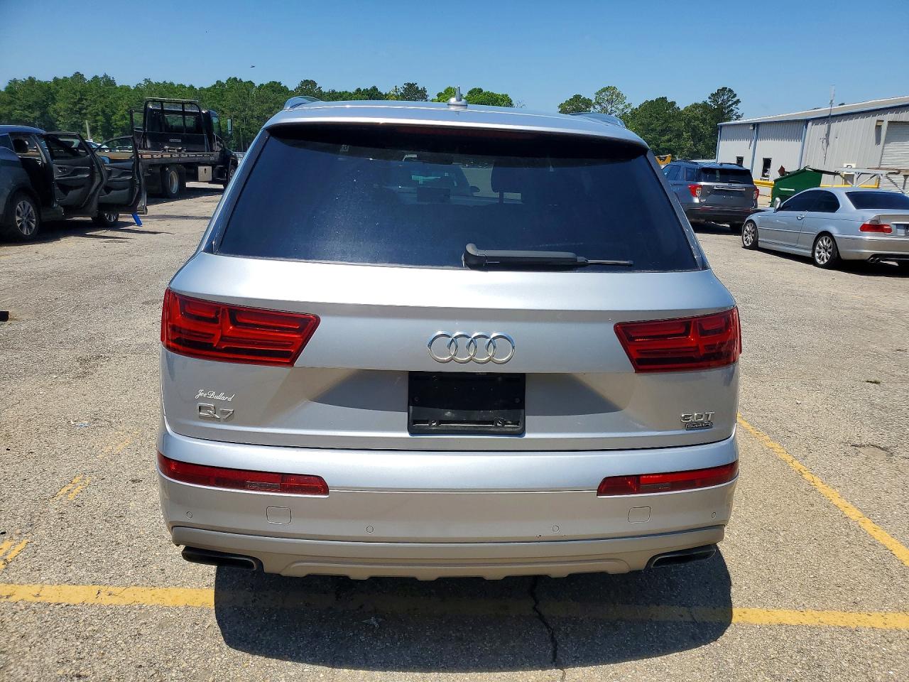 2018 Audi Q7 Premium Plus Silver vin: WA1LAAF7XJD009085