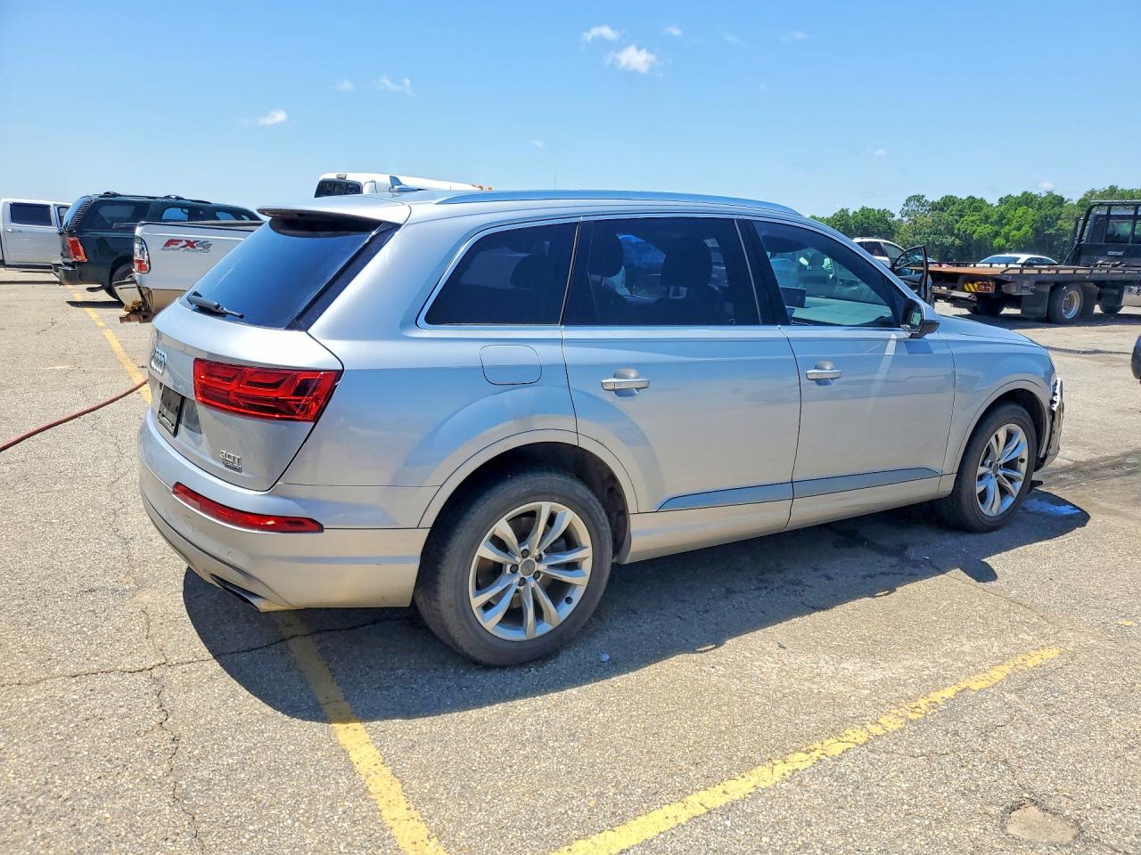 2018 Audi Q7 Premium Plus Silver vin: WA1LAAF7XJD009085