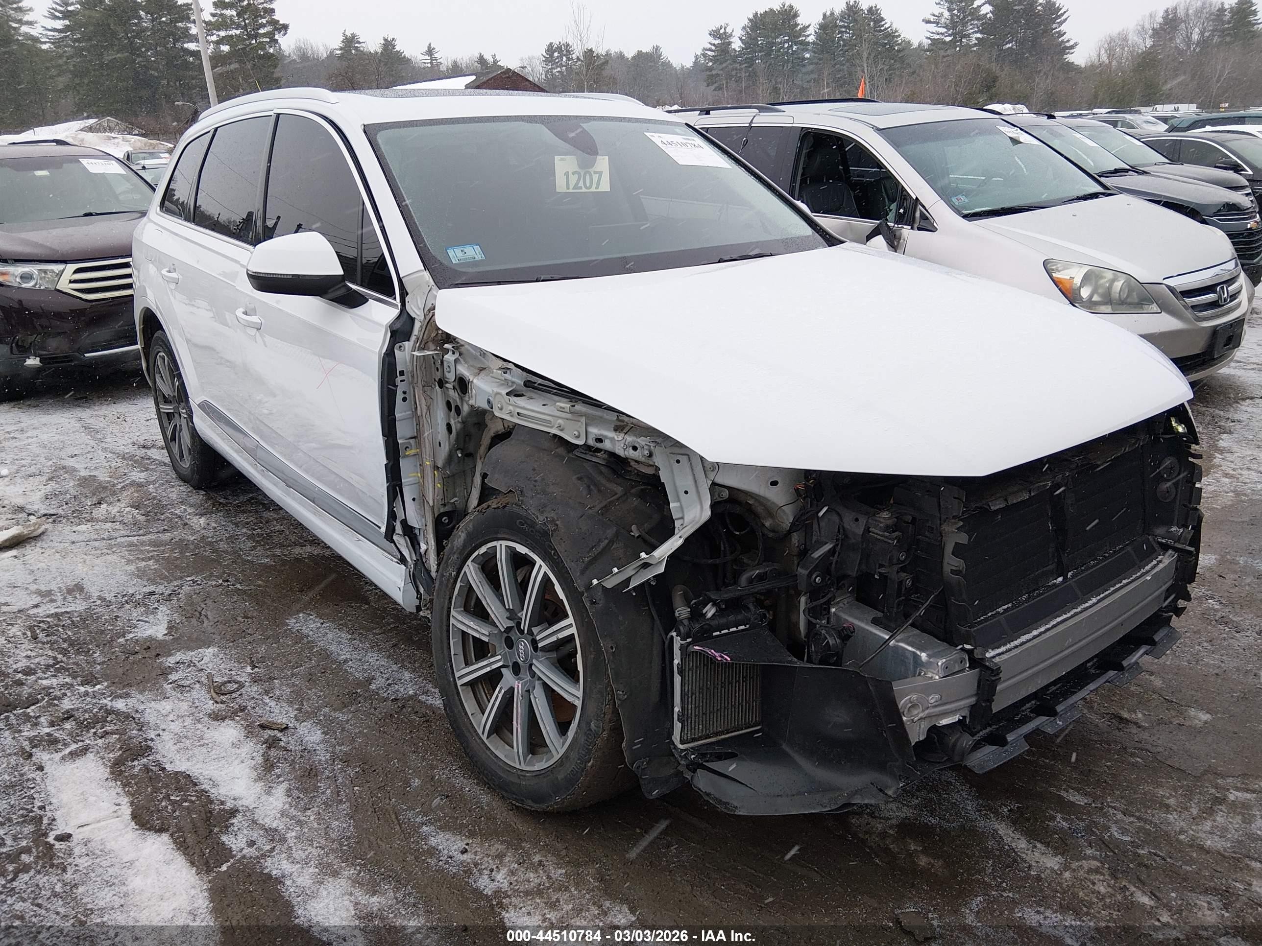 2018 Audi Q7 3.0t Premium White vin: WA1LAAF7XJD052793