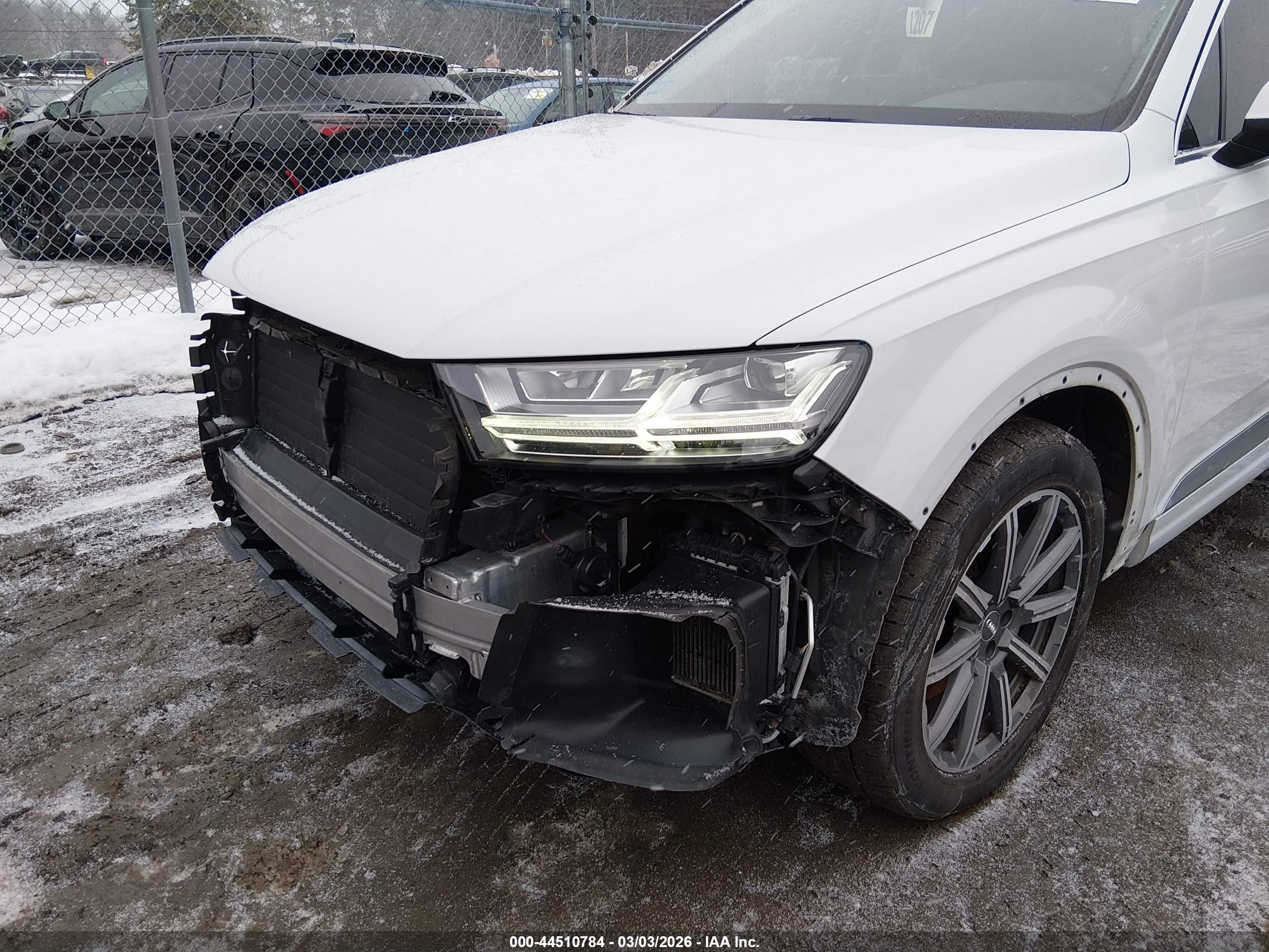 2018 Audi Q7 3.0t Premium White vin: WA1LAAF7XJD052793