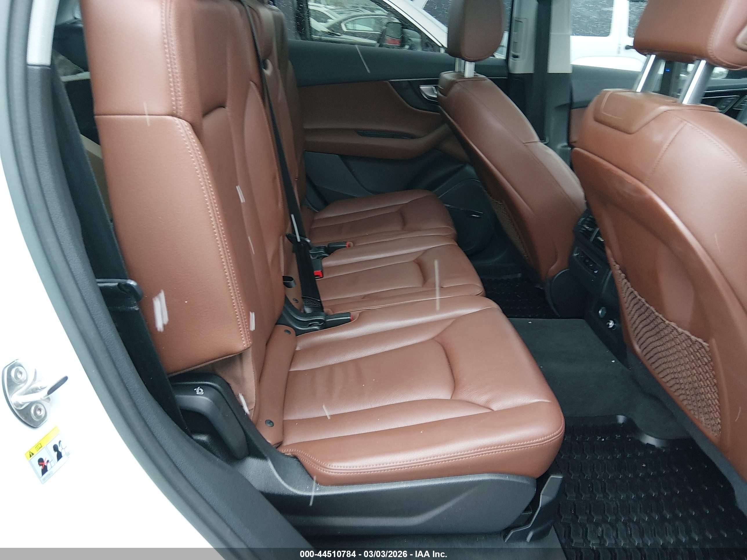 2018 Audi Q7 3.0t Premium White vin: WA1LAAF7XJD052793