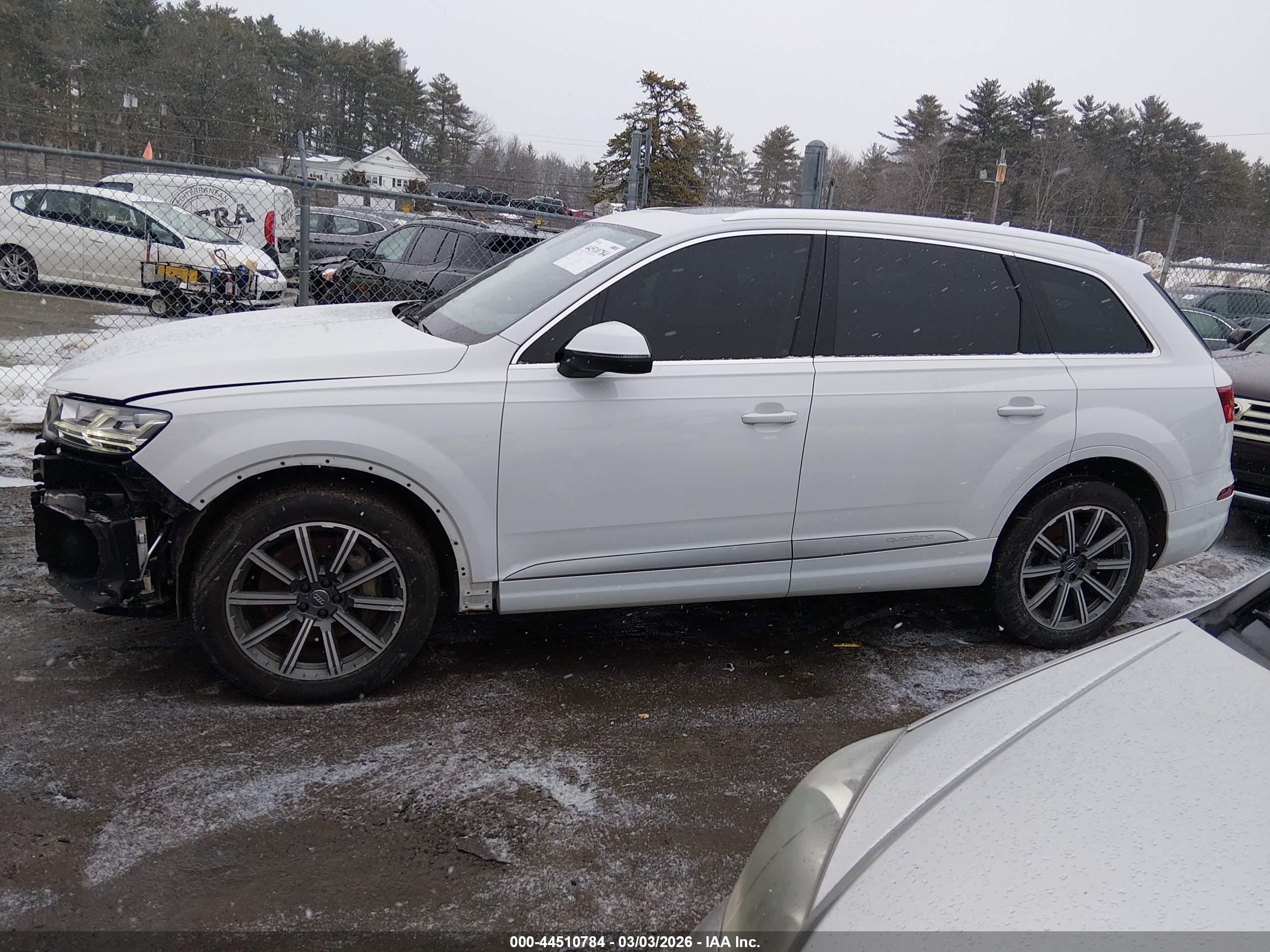 2018 Audi Q7 3.0t Premium White vin: WA1LAAF7XJD052793
