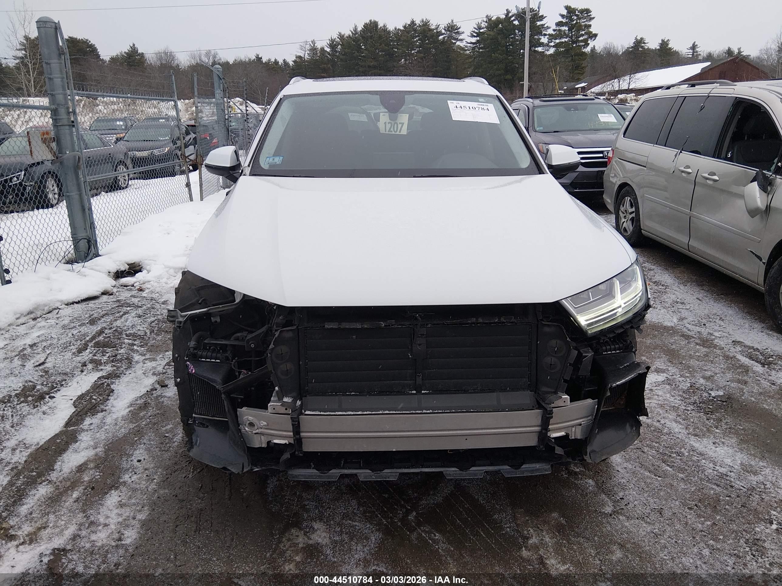 2018 Audi Q7 3.0t Premium White vin: WA1LAAF7XJD052793