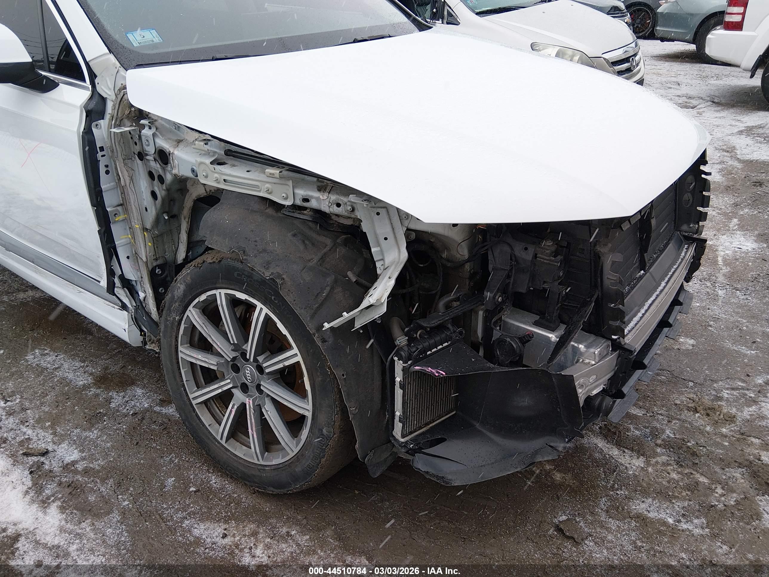 2018 Audi Q7 3.0t Premium White vin: WA1LAAF7XJD052793
