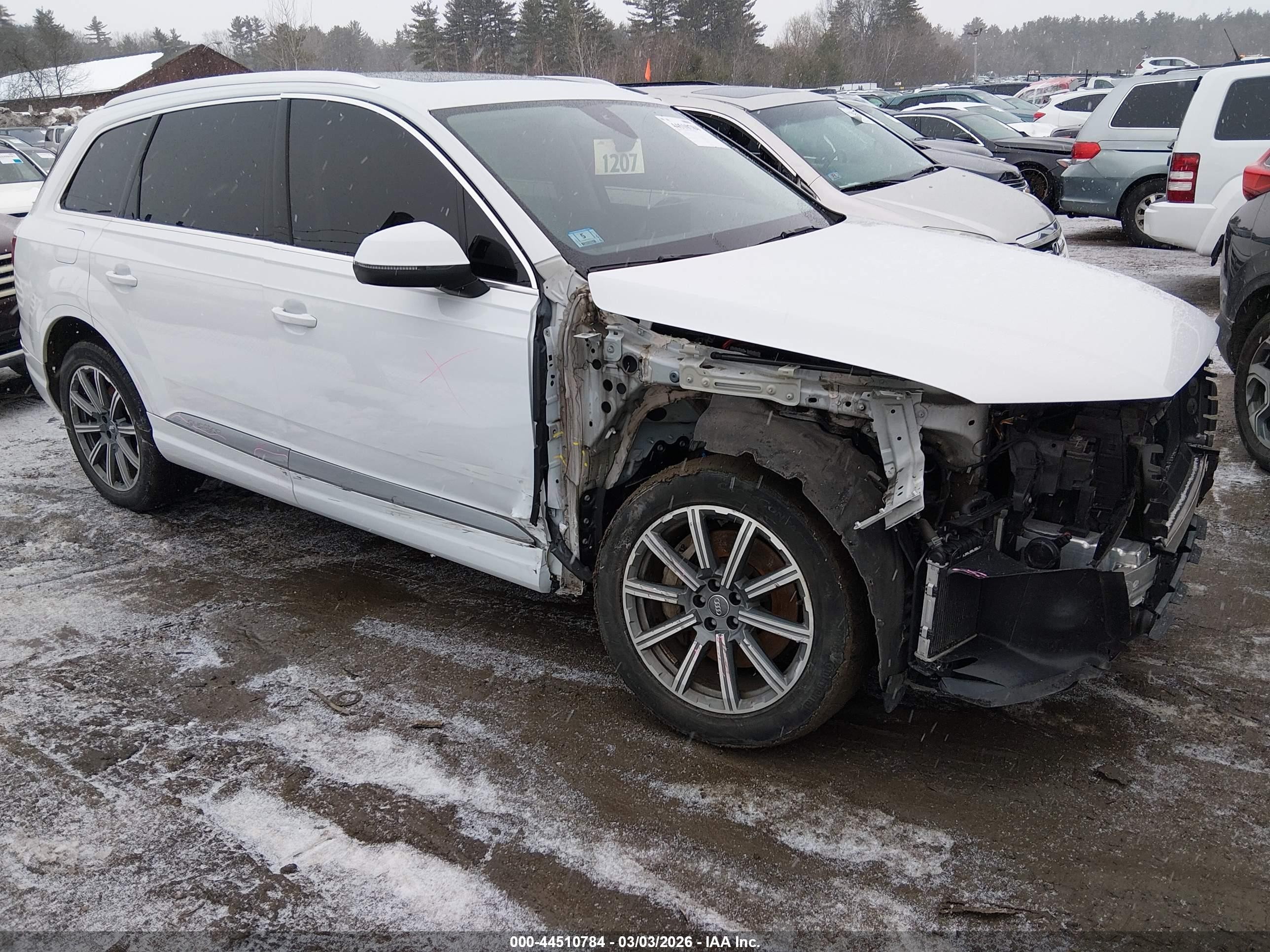 2018 Audi Q7 3.0t Premium White vin: WA1LAAF7XJD052793