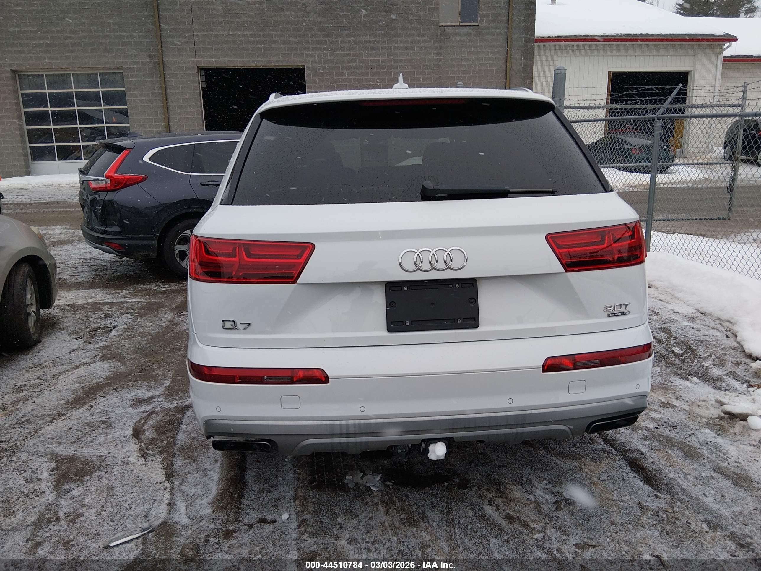 2018 Audi Q7 3.0t Premium White vin: WA1LAAF7XJD052793