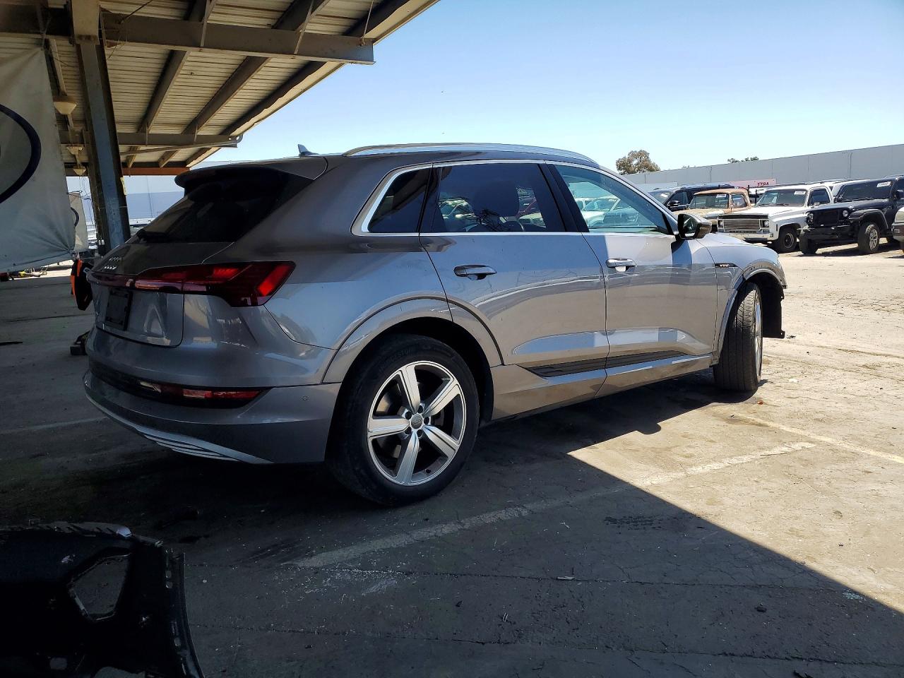 2019 Audi E-tron Premium Plus Gray vin: WA1LAAGE4KB005916