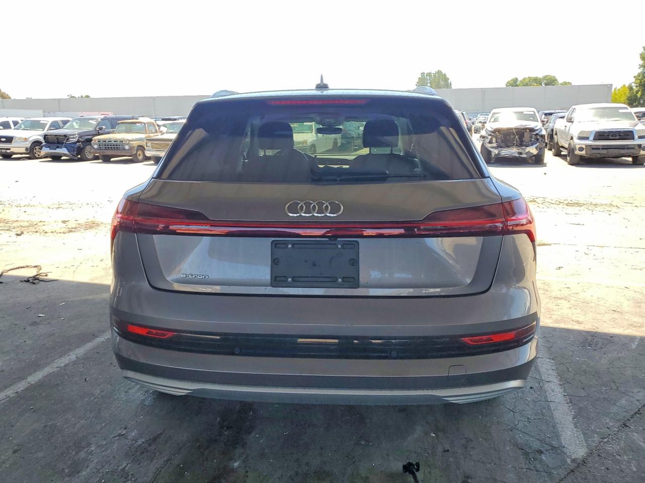 2019 Audi E-tron Premium Plus Gray vin: WA1LAAGE4KB005916