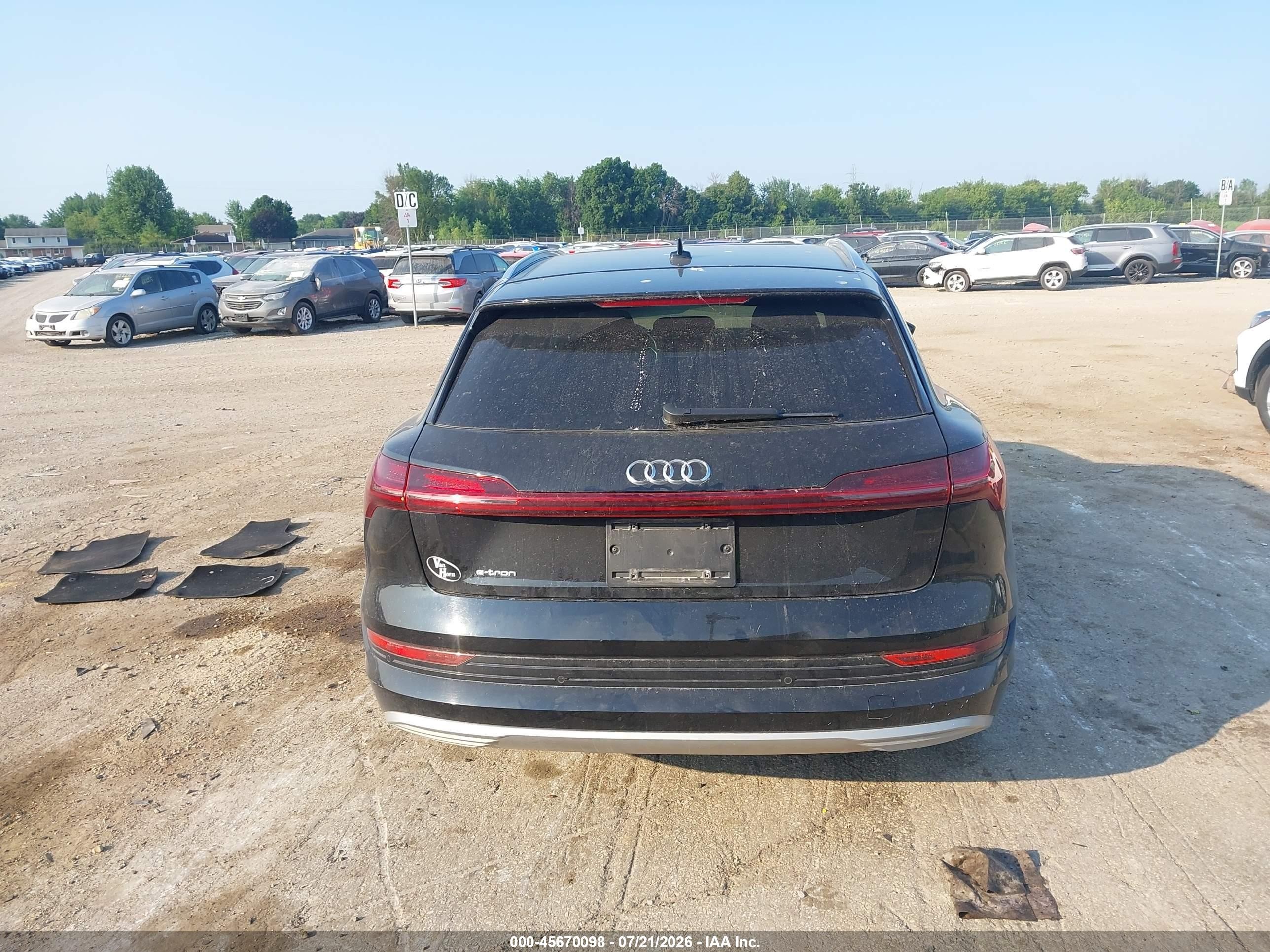 2019 Audi E-tron Premium Plus Black vin: WA1LAAGE4KB009822