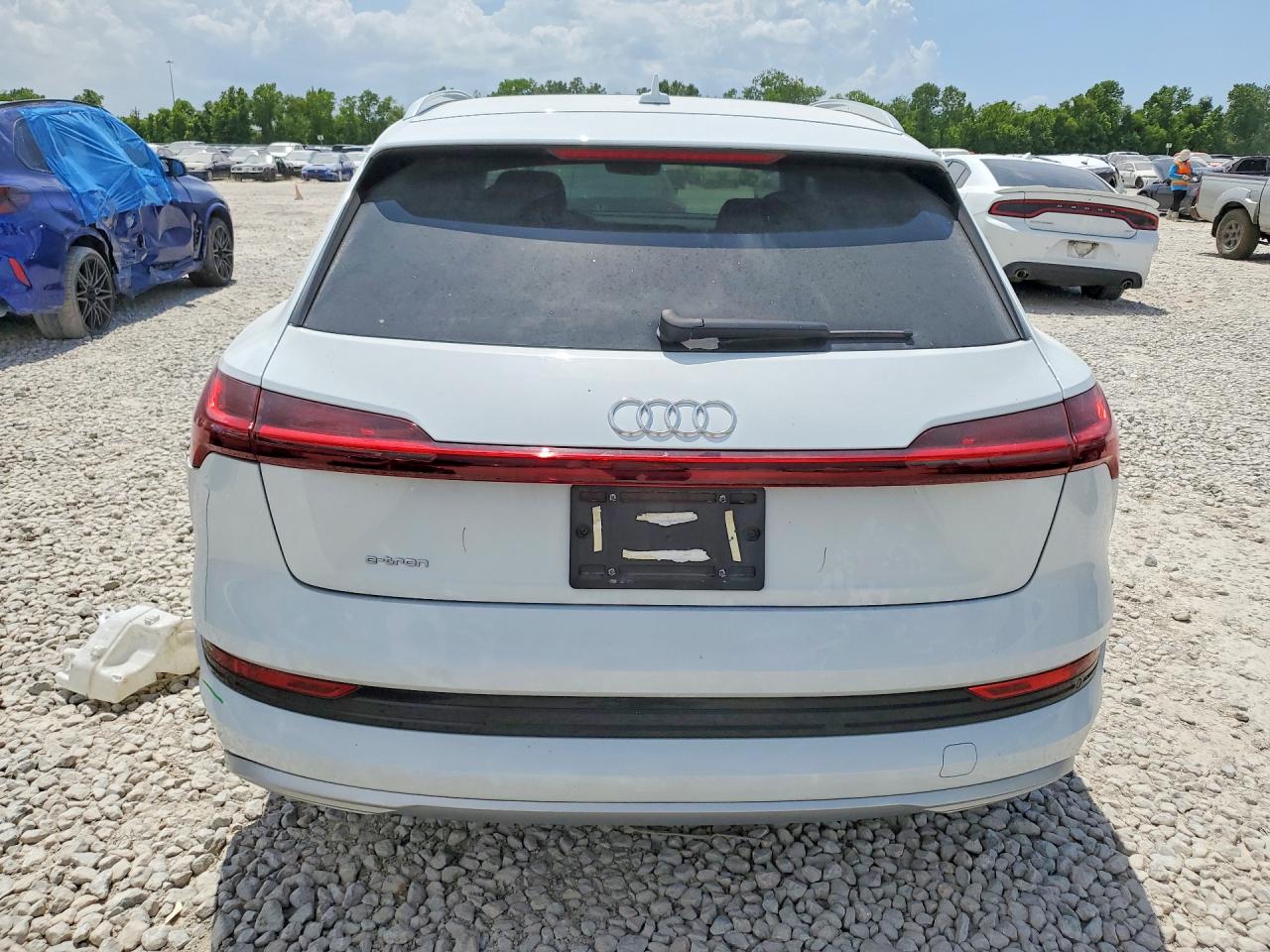 2019 Audi E-tron Premium Plus White vin: WA1LAAGE8KB024971