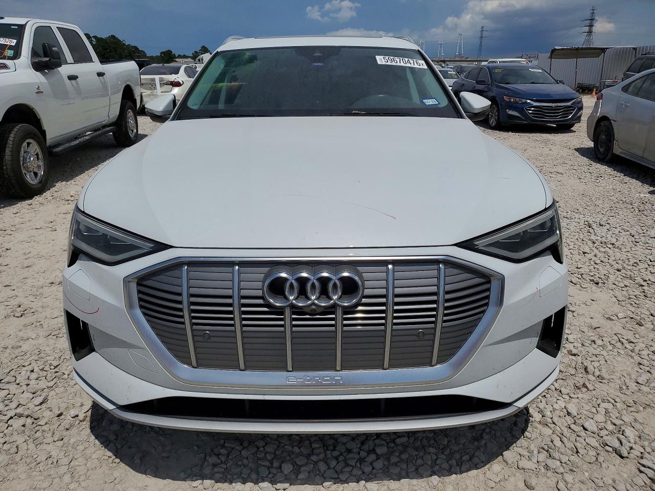2019 Audi E-tron Premium Plus White vin: WA1LAAGE8KB024971