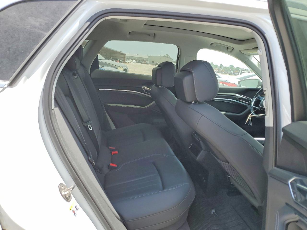 2019 Audi E-tron Premium Plus White vin: WA1LAAGE8KB024971