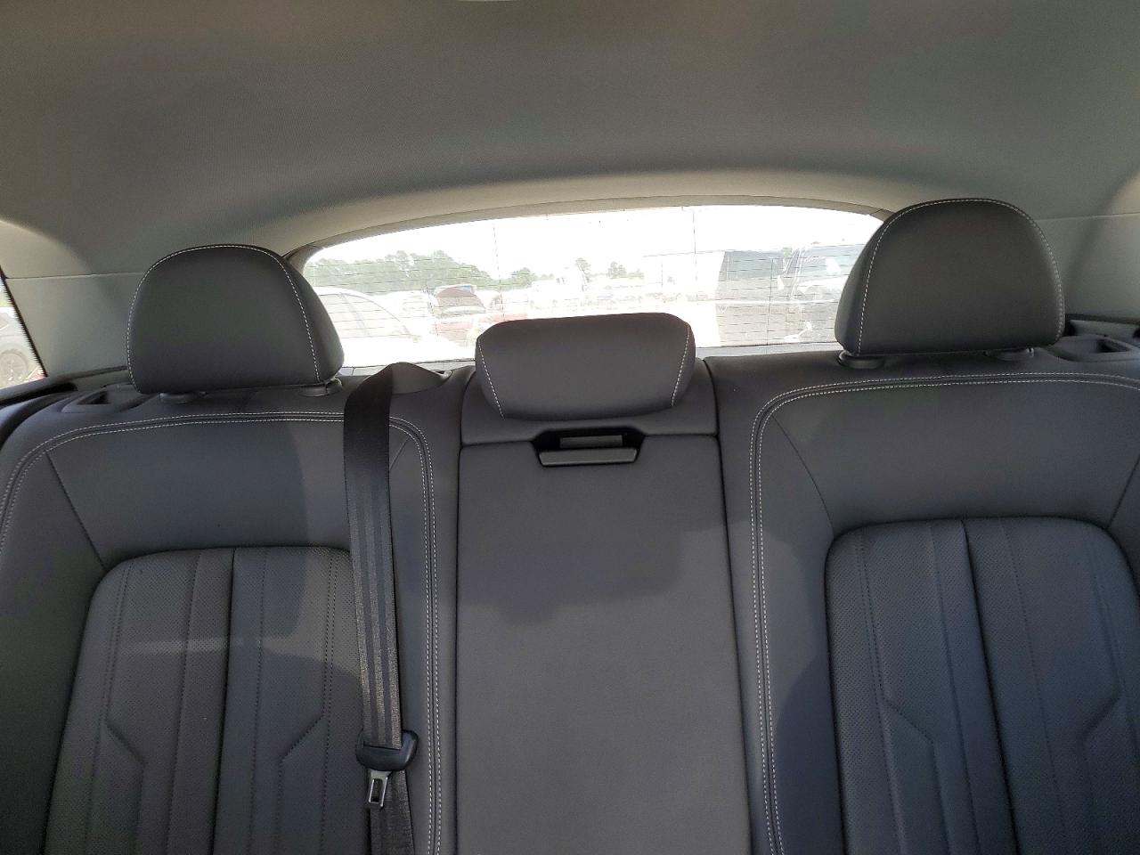 2019 Audi E-tron Premium Plus White vin: WA1LAAGE8KB024971