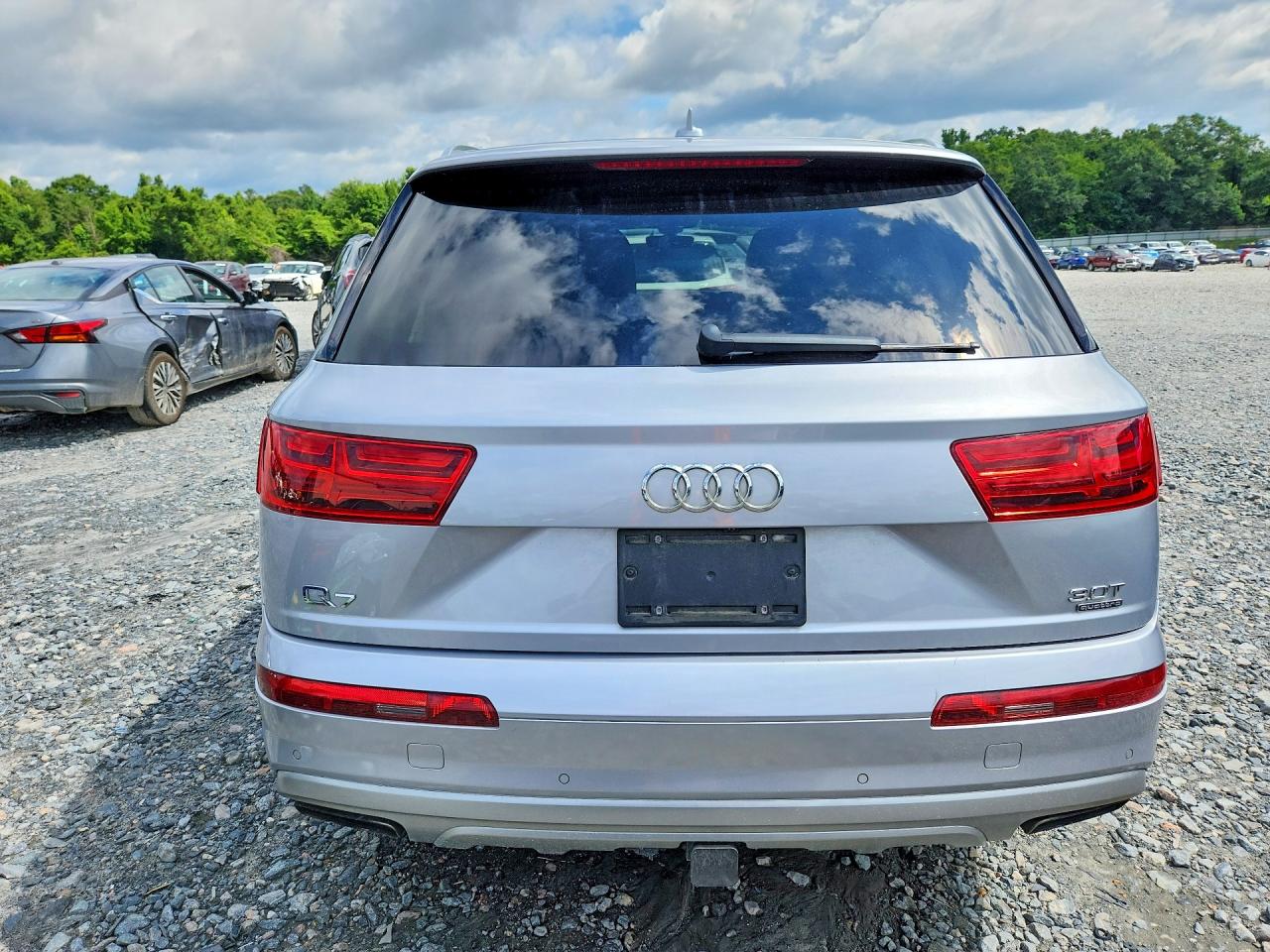 2018 Audi Q7 Premium Plus Серебряный vin: WA1LABF76JD010675