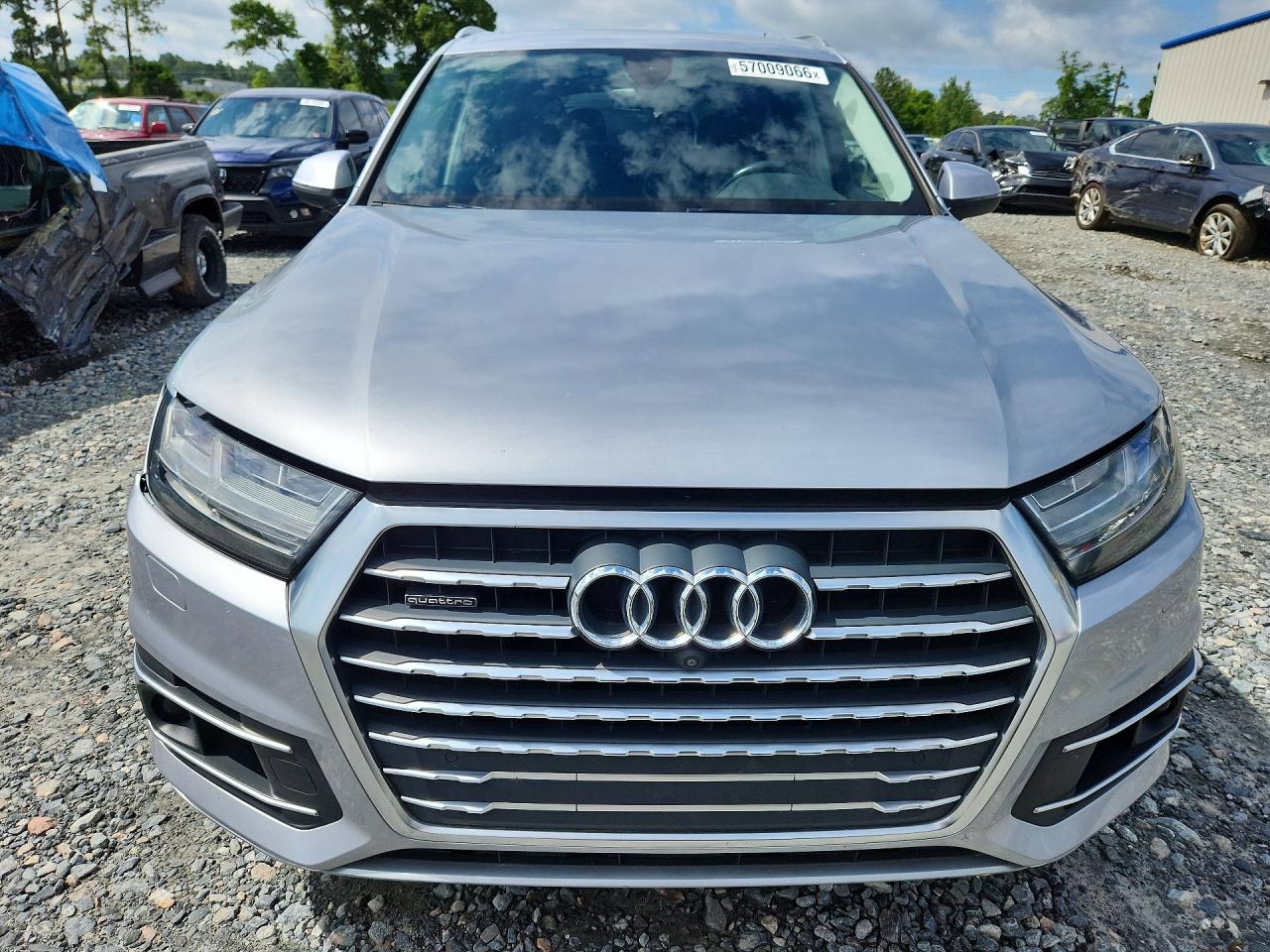 2018 Audi Q7 Premium Plus Серебряный vin: WA1LABF76JD010675
