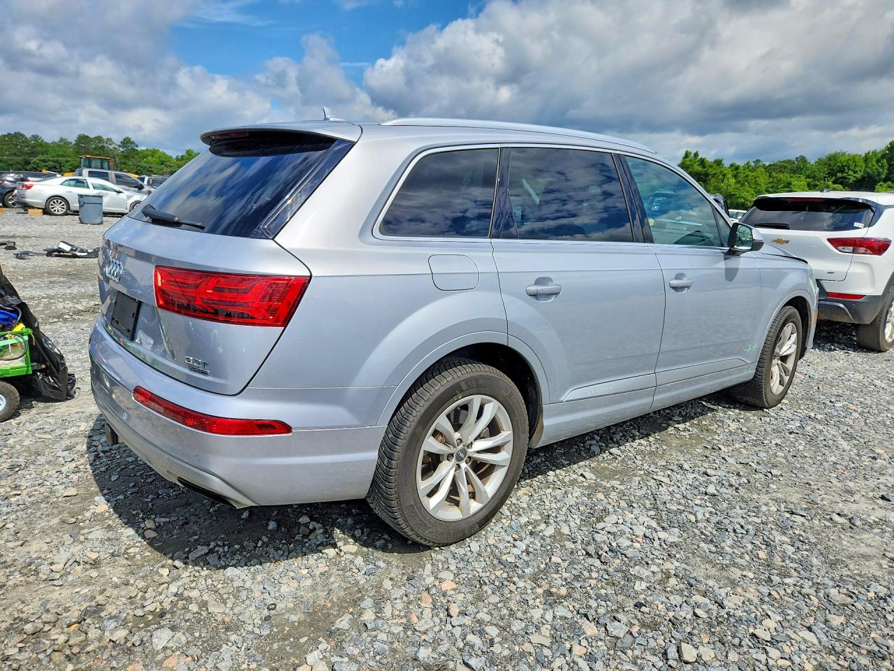 2018 Audi Q7 Premium Plus Серебряный vin: WA1LABF76JD010675