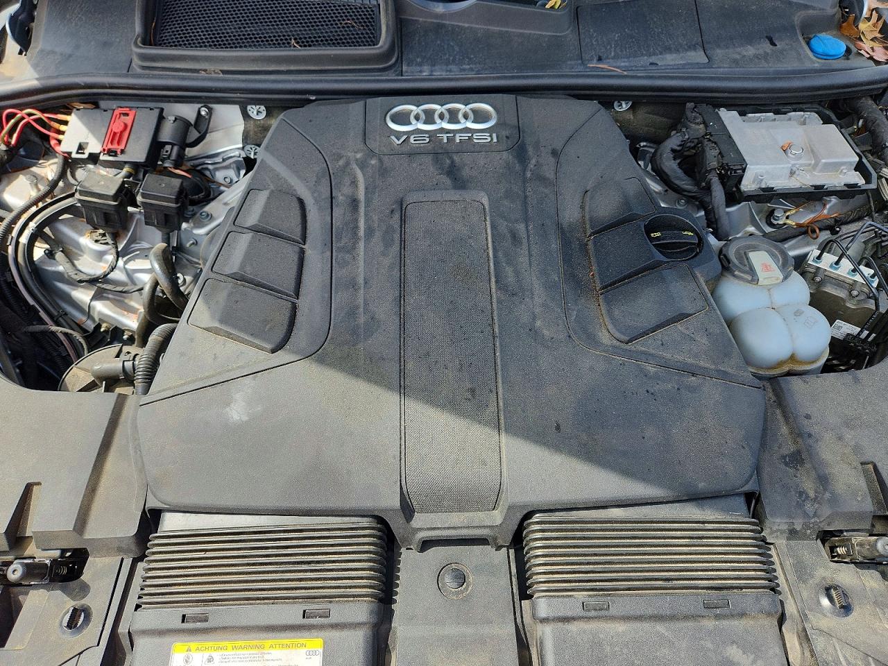 2018 Audi Q7 Premium Plus Серебряный vin: WA1LABF76JD010675