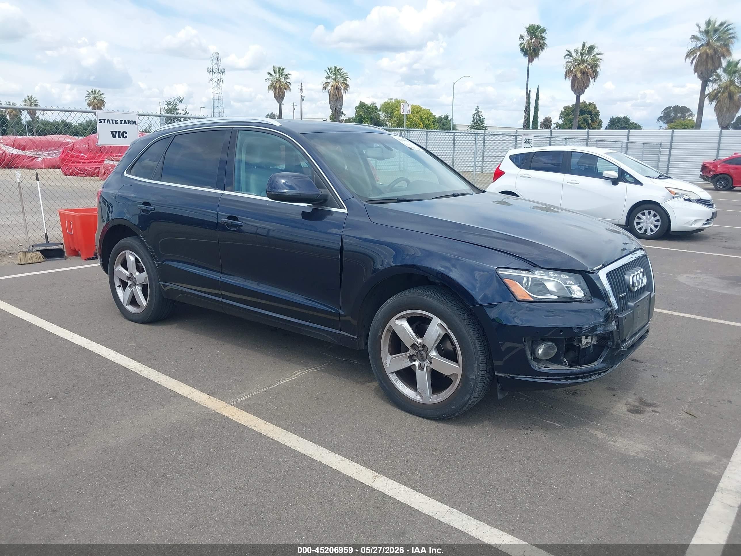 2011 Audi Q5 2.0t Premium Dark Blue vin: WA1LFAFP0BA017118