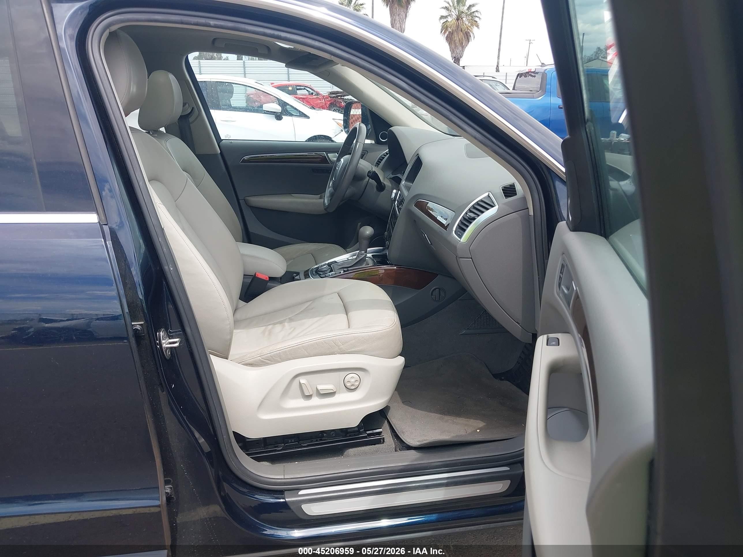 2011 Audi Q5 2.0t Premium Dark Blue vin: WA1LFAFP0BA017118