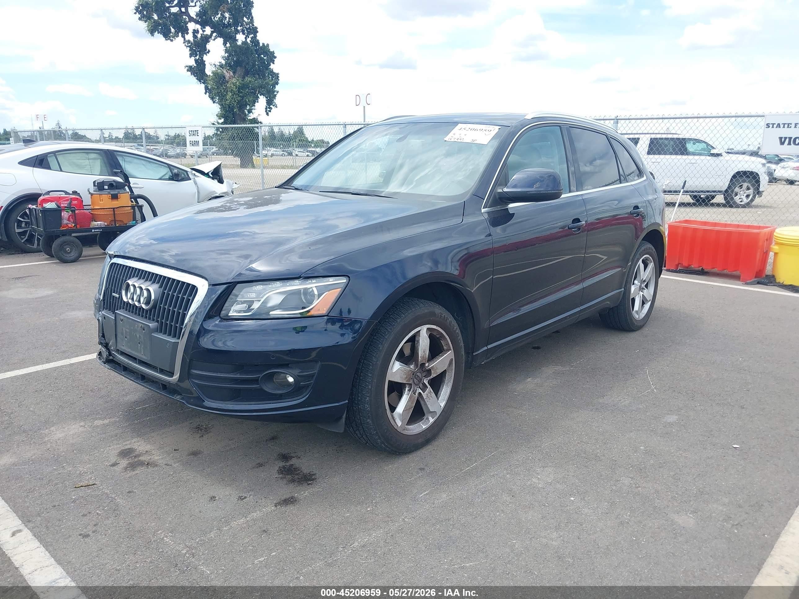 2011 Audi Q5 2.0t Premium Dark Blue vin: WA1LFAFP0BA017118