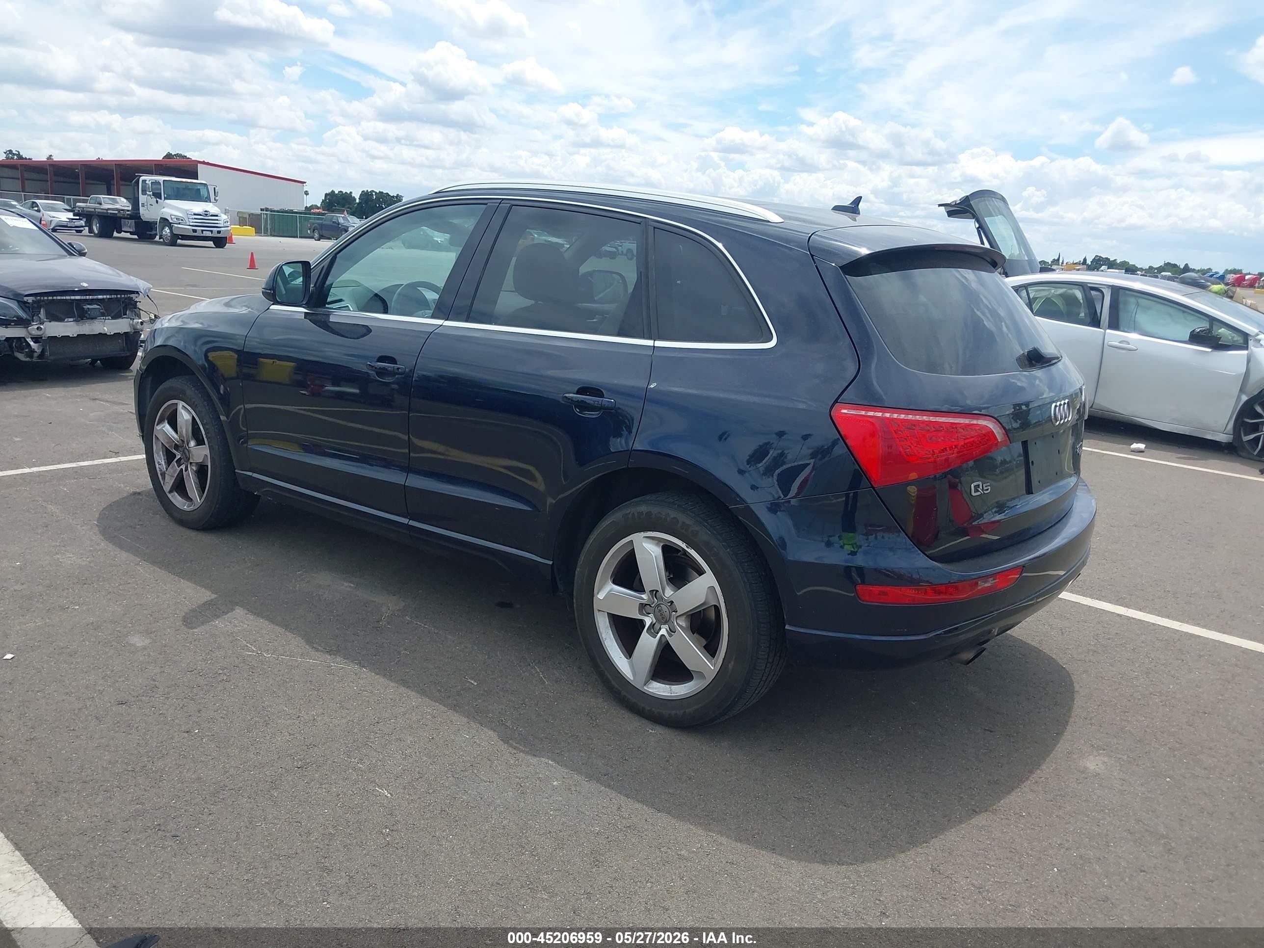 2011 Audi Q5 2.0t Premium Dark Blue vin: WA1LFAFP0BA017118