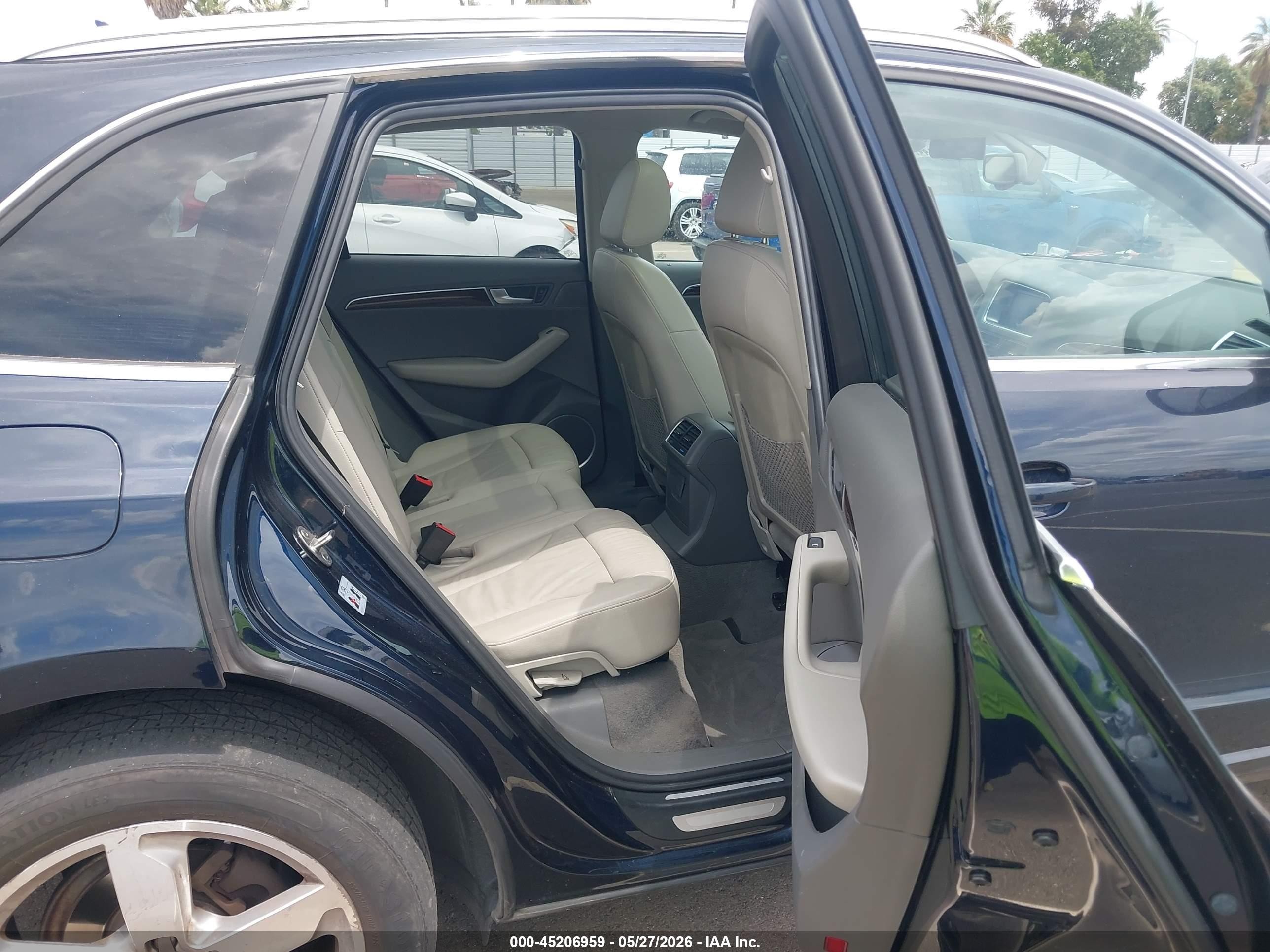2011 Audi Q5 2.0t Premium Dark Blue vin: WA1LFAFP0BA017118