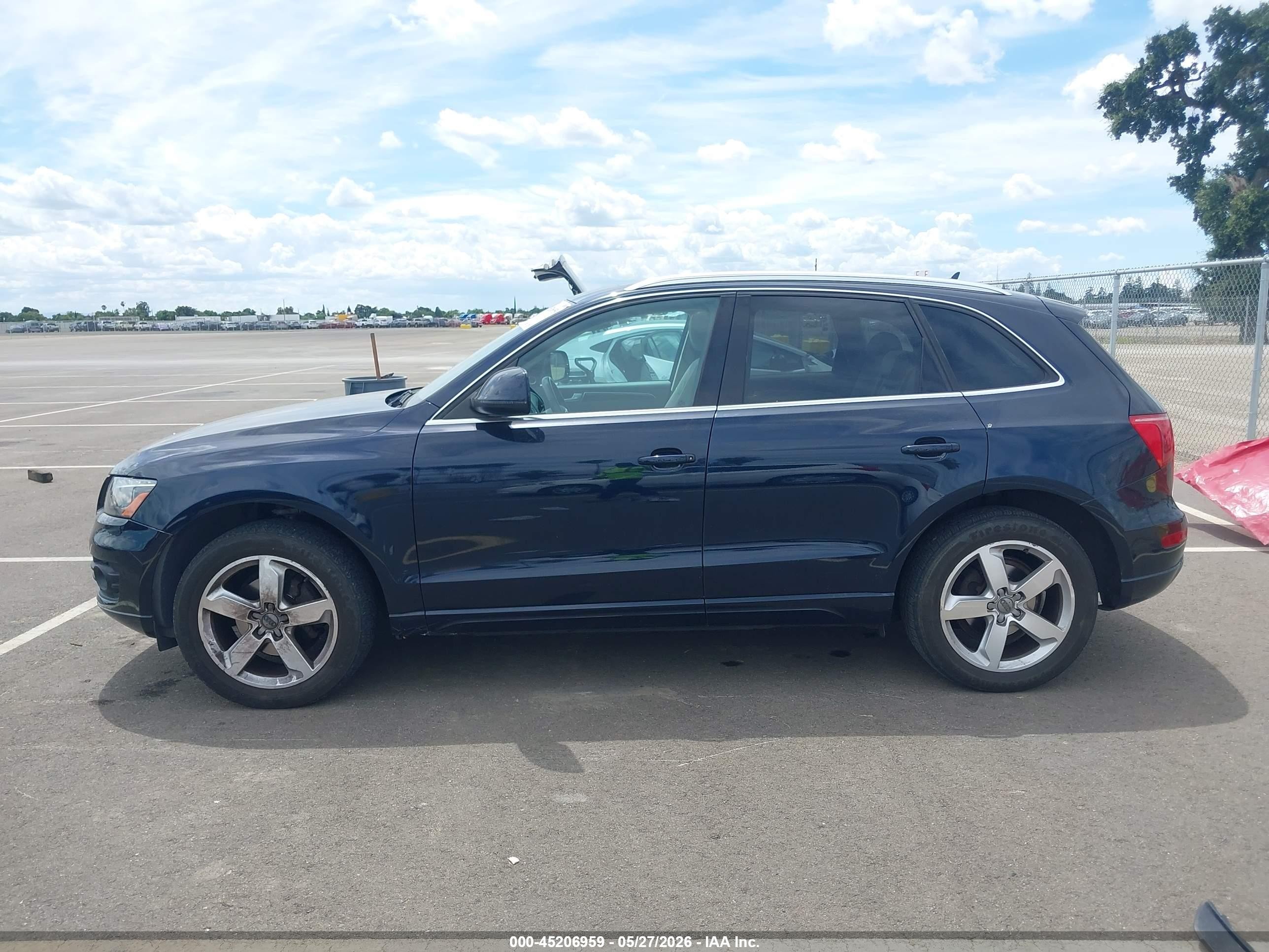 2011 Audi Q5 2.0t Premium Dark Blue vin: WA1LFAFP0BA017118