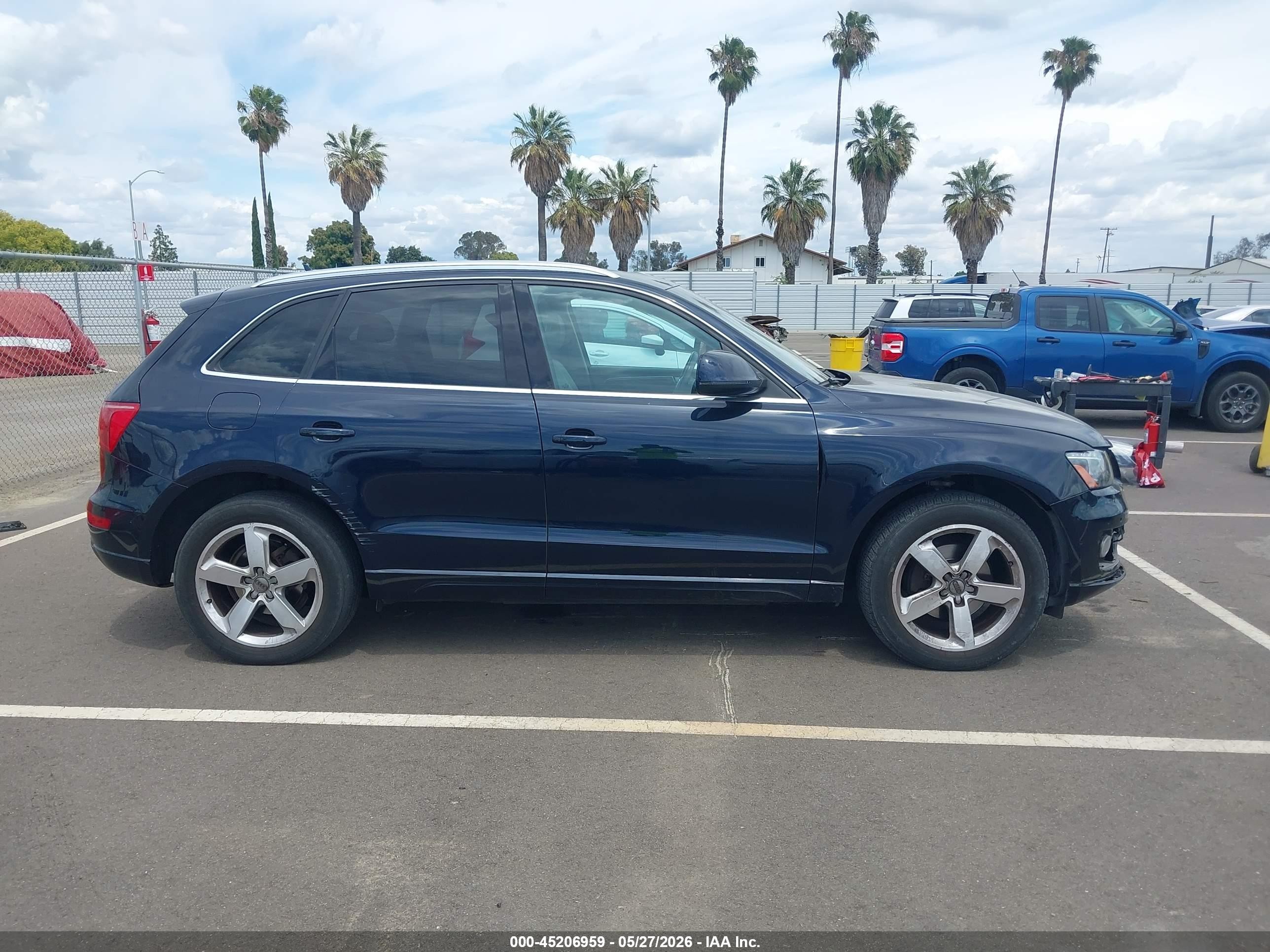 2011 Audi Q5 2.0t Premium Dark Blue vin: WA1LFAFP0BA017118