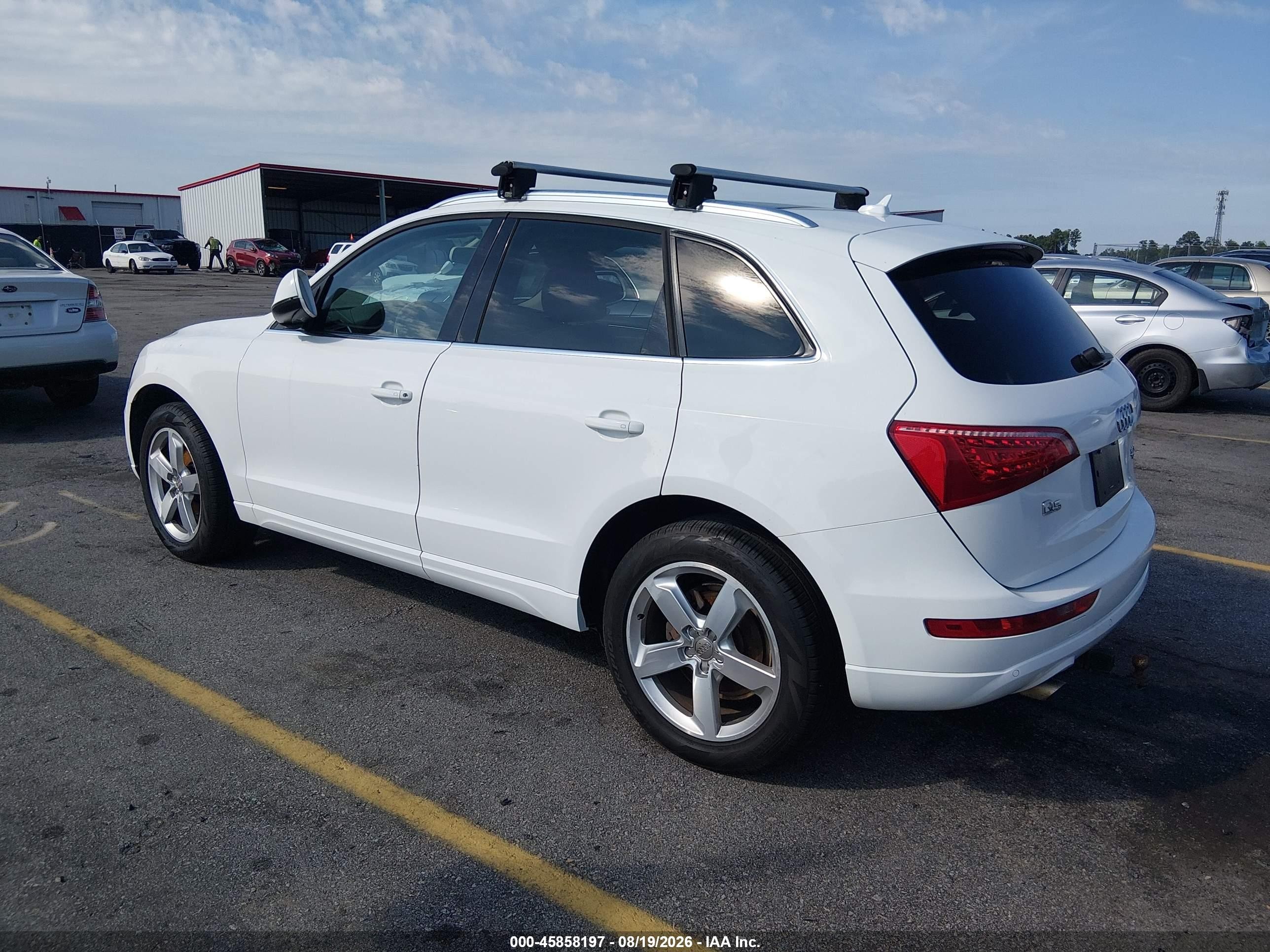 2011 Audi Q5 2.0t Premium White vin: WA1LFAFP0BA045534