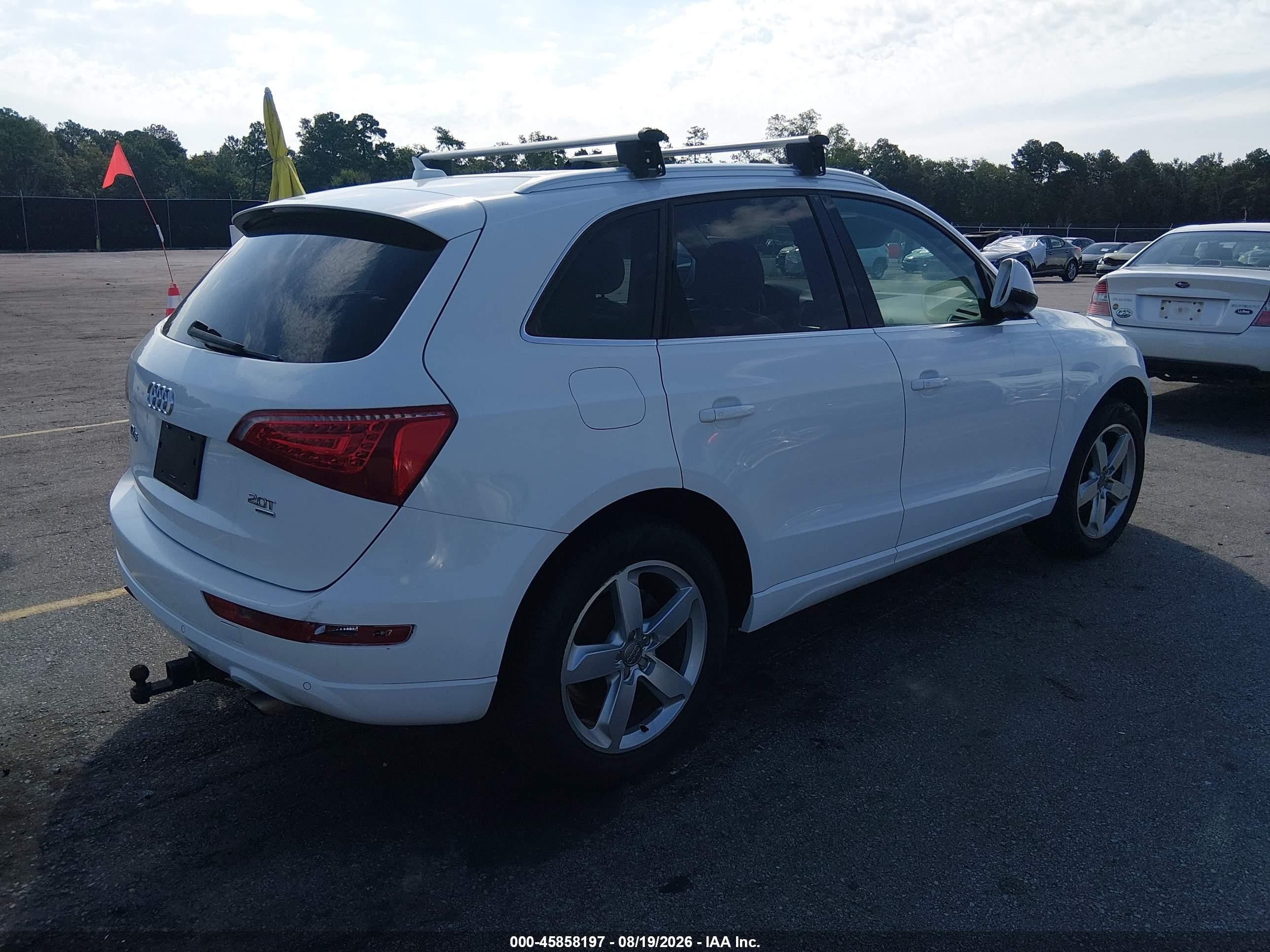 2011 Audi Q5 2.0t Premium White vin: WA1LFAFP0BA045534