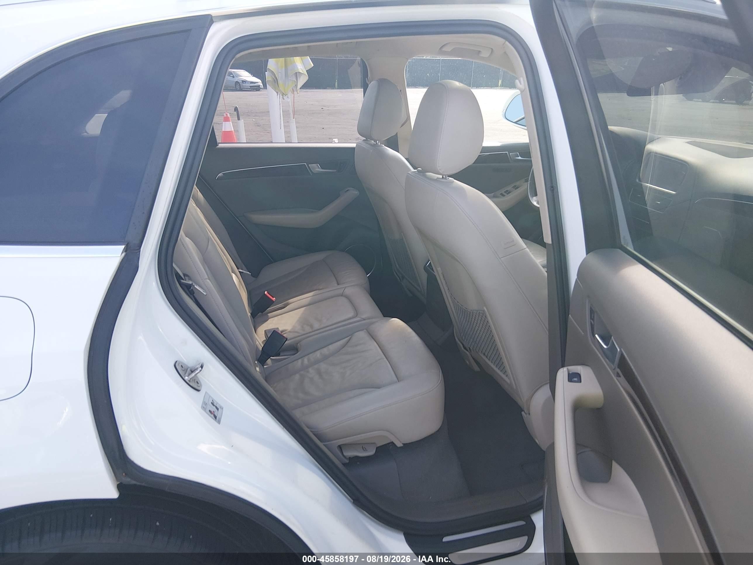2011 Audi Q5 2.0t Premium White vin: WA1LFAFP0BA045534