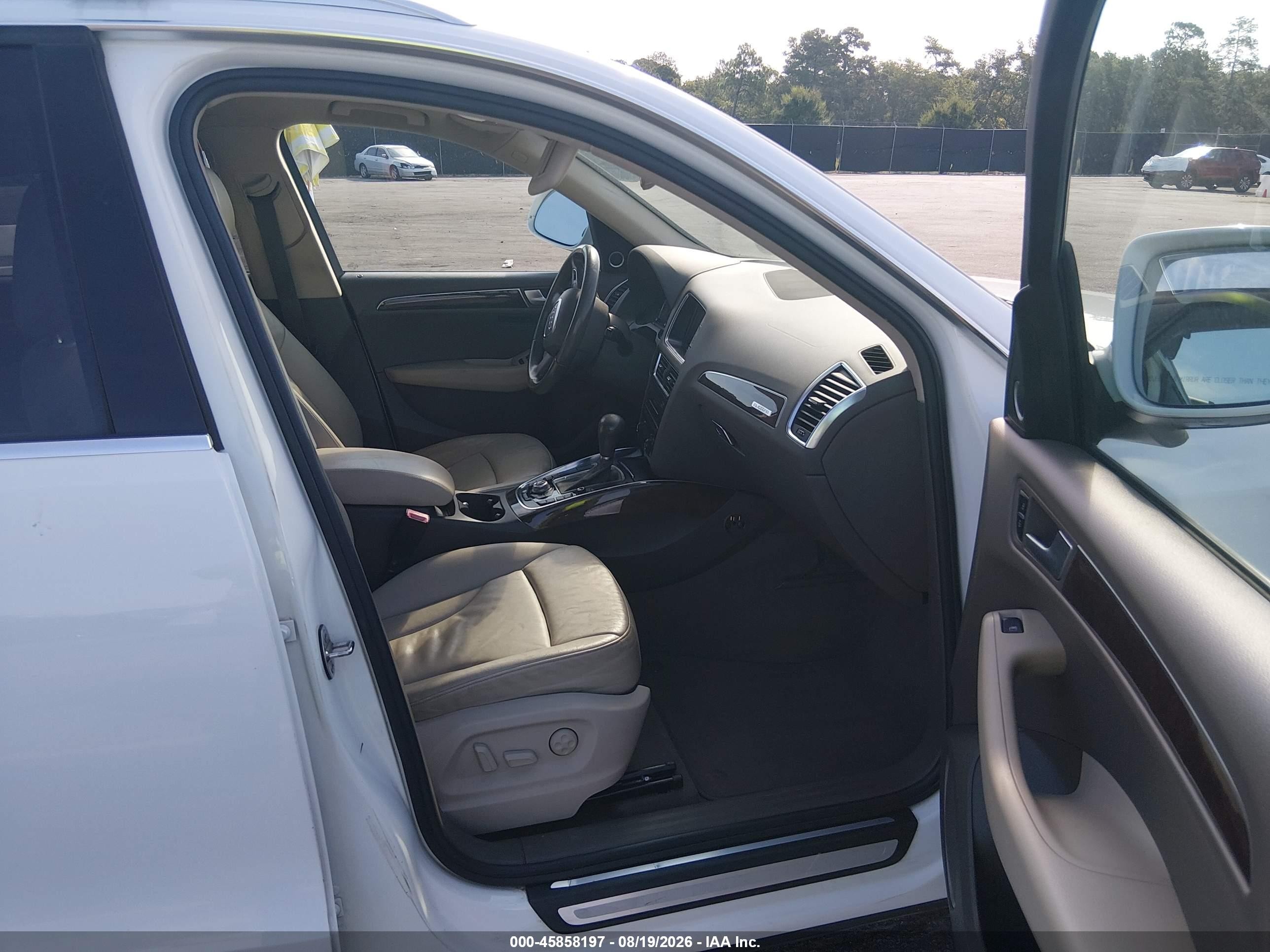 2011 Audi Q5 2.0t Premium White vin: WA1LFAFP0BA045534