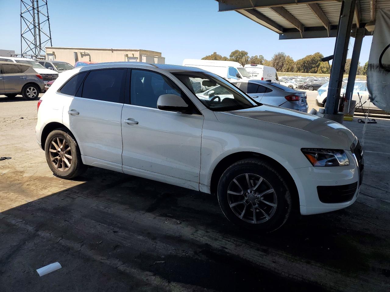 2011 Audi Q5 Premium Plus White vin: WA1LFAFP0BA065296