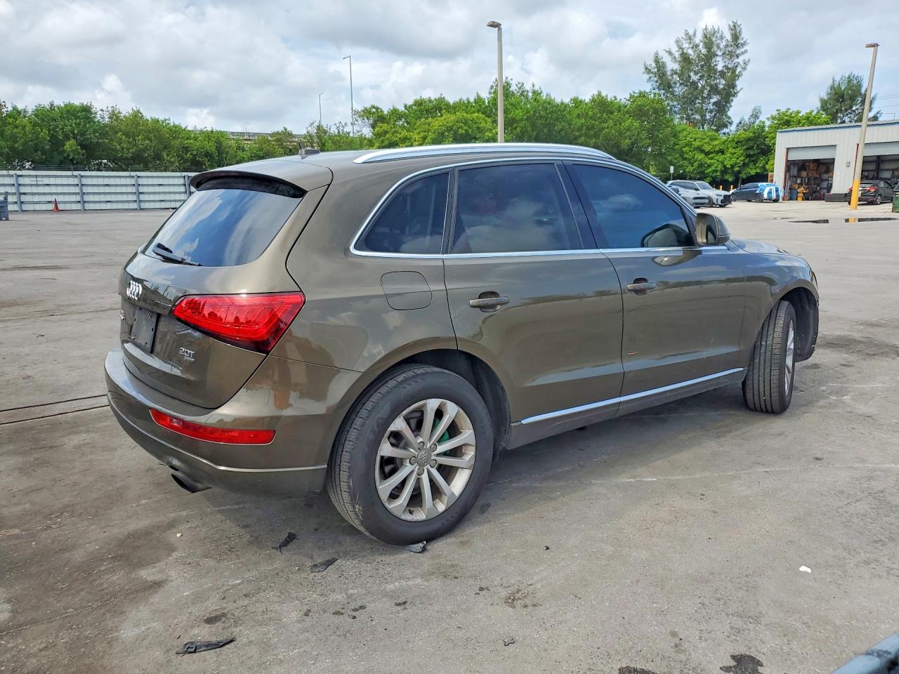 2014 Audi Q5 Premium Plus Коричневый vin: WA1LFAFP0EA002297