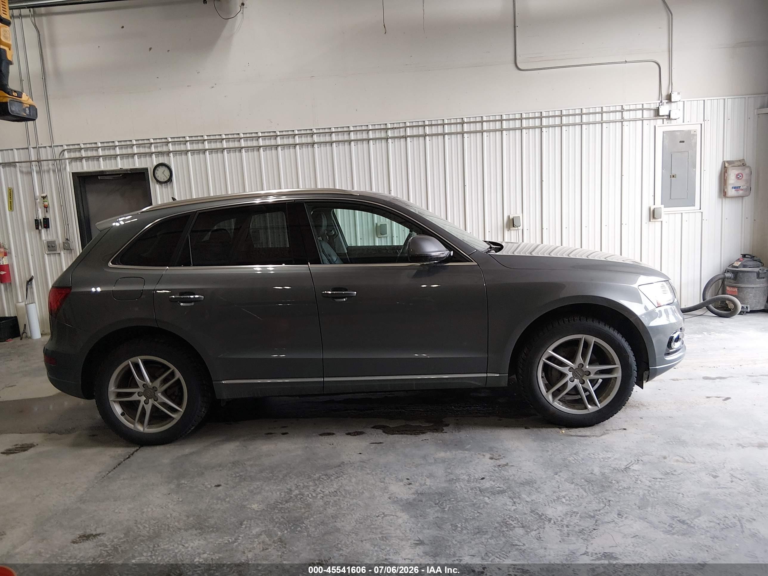 2015 Audi Q5 2.0t Premium Gray vin: WA1LFAFP0FA078149