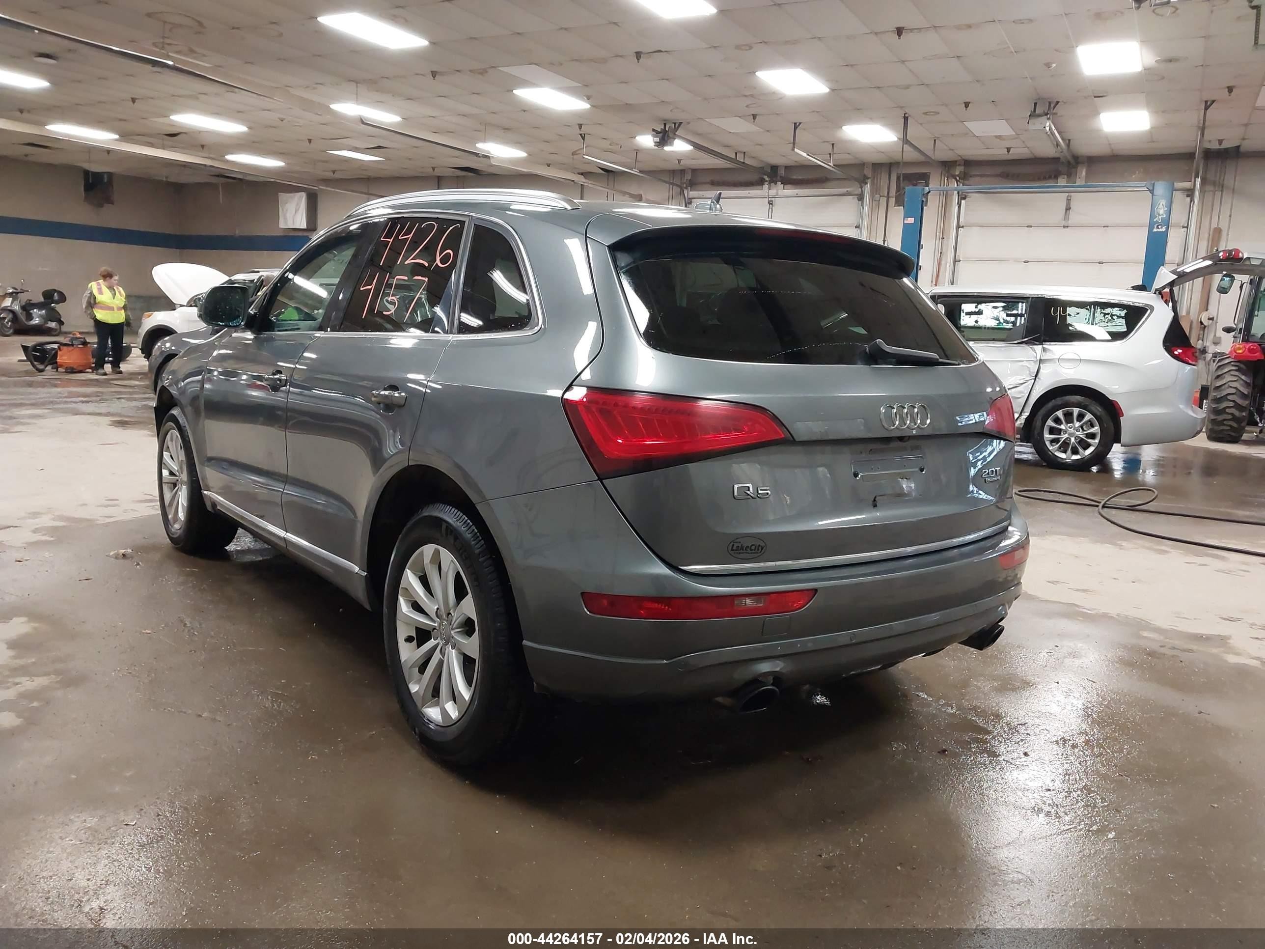 2015 Audi Q5 2.0t Premium Gray vin: WA1LFAFP0FA113370