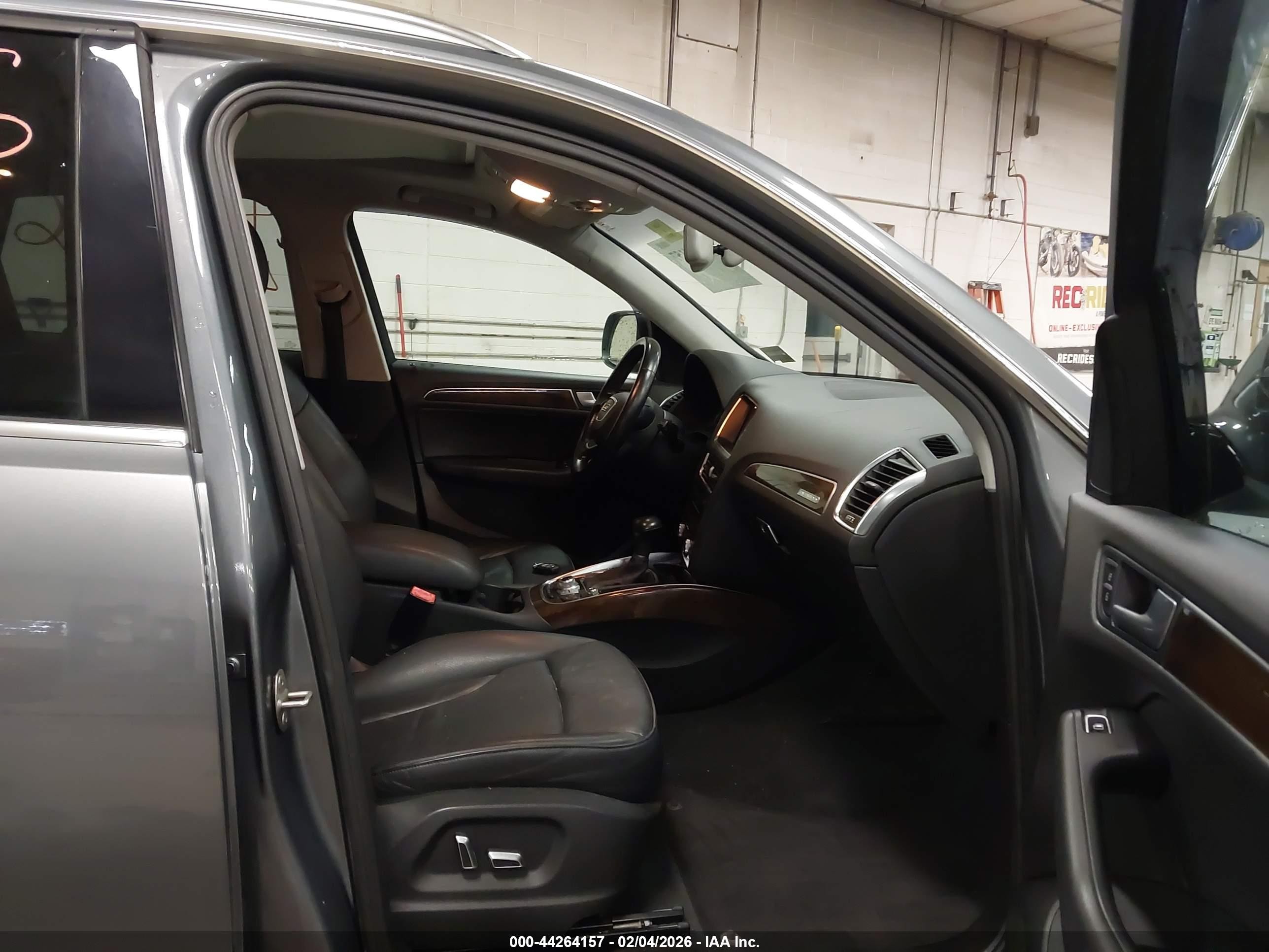 2015 Audi Q5 2.0t Premium Gray vin: WA1LFAFP0FA113370