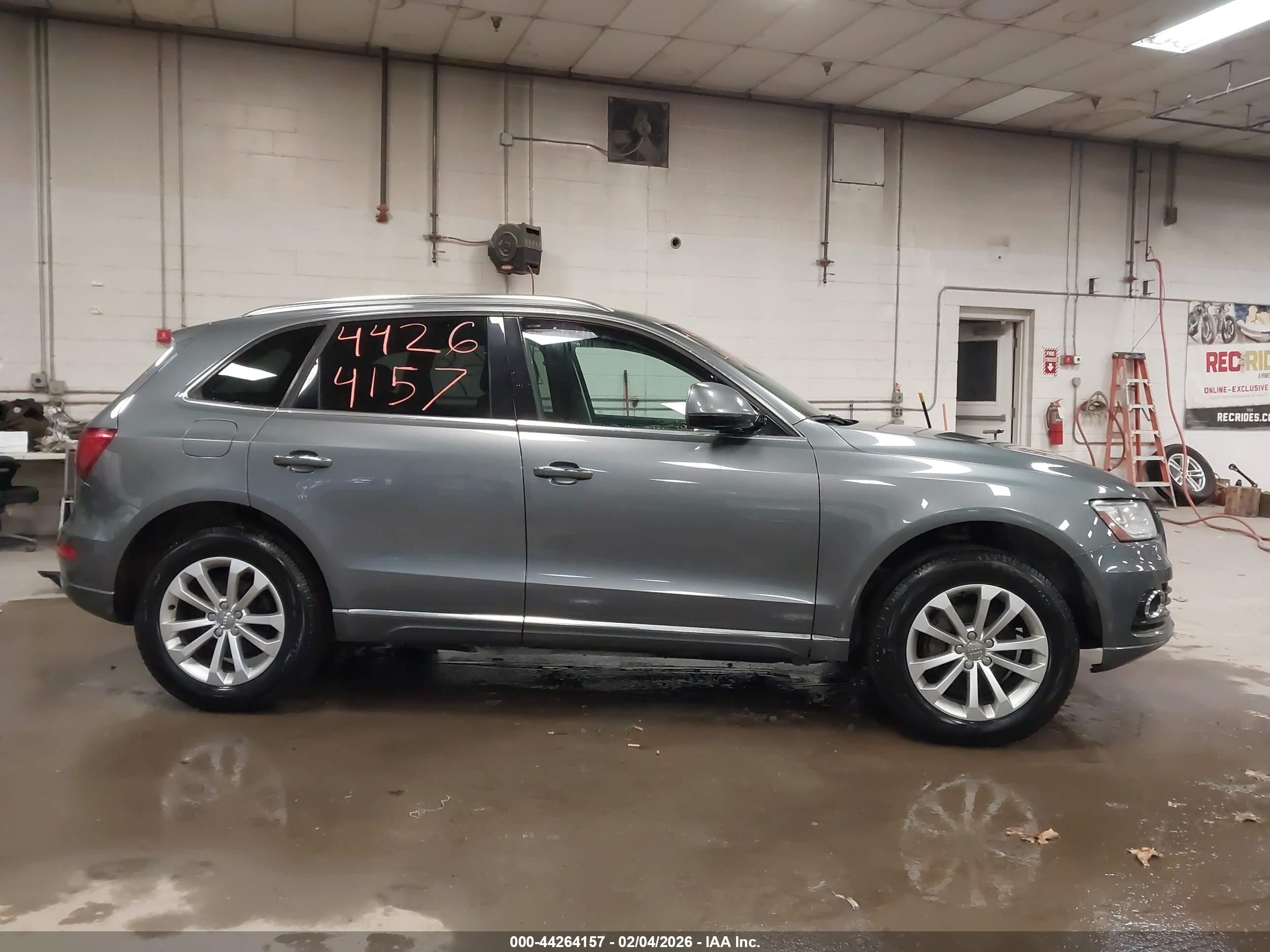 2015 Audi Q5 2.0t Premium Gray vin: WA1LFAFP0FA113370