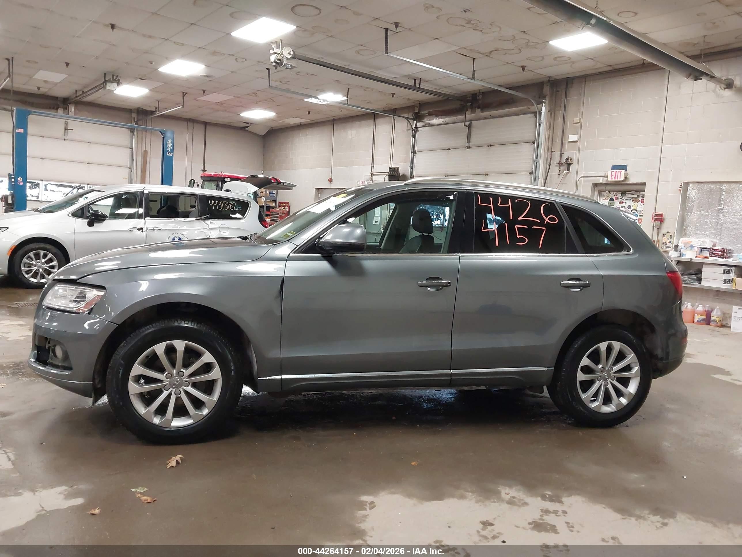 2015 Audi Q5 2.0t Premium Gray vin: WA1LFAFP0FA113370