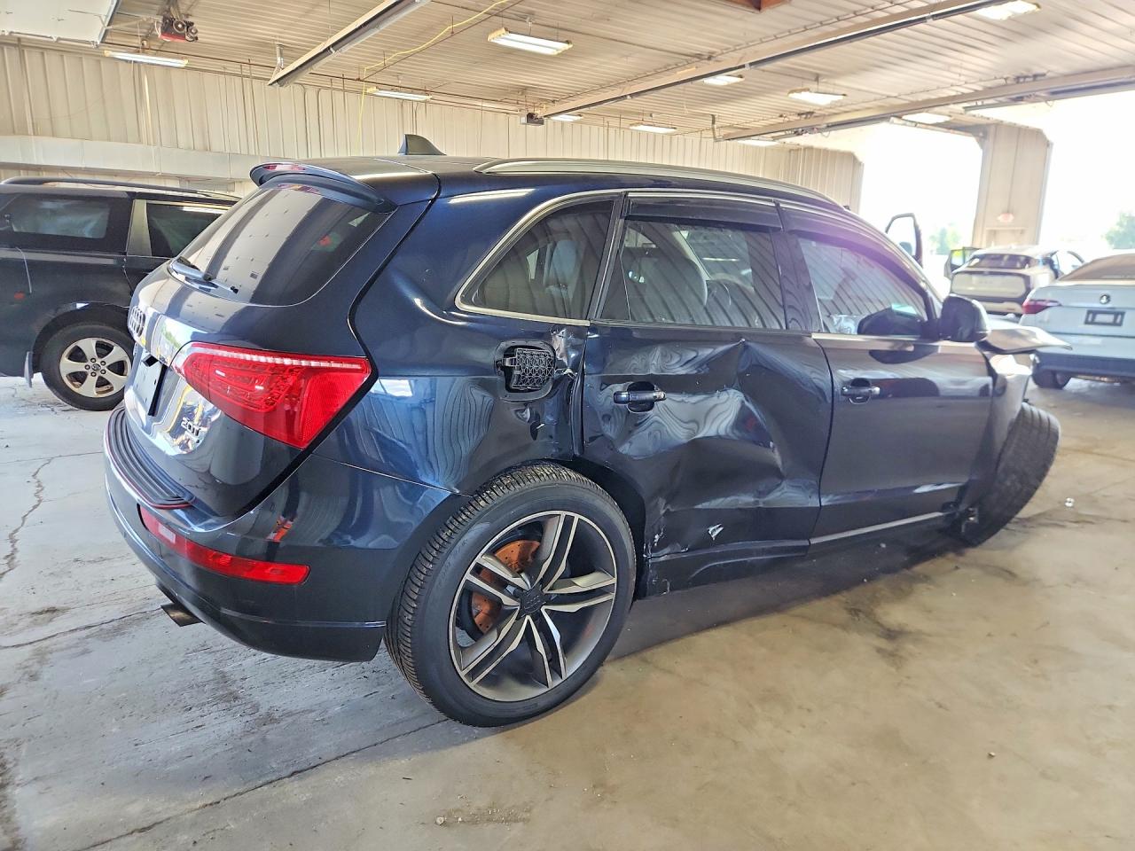 2011 Audi Q5 Premium Plus Синий vin: WA1LFAFP1BA044067