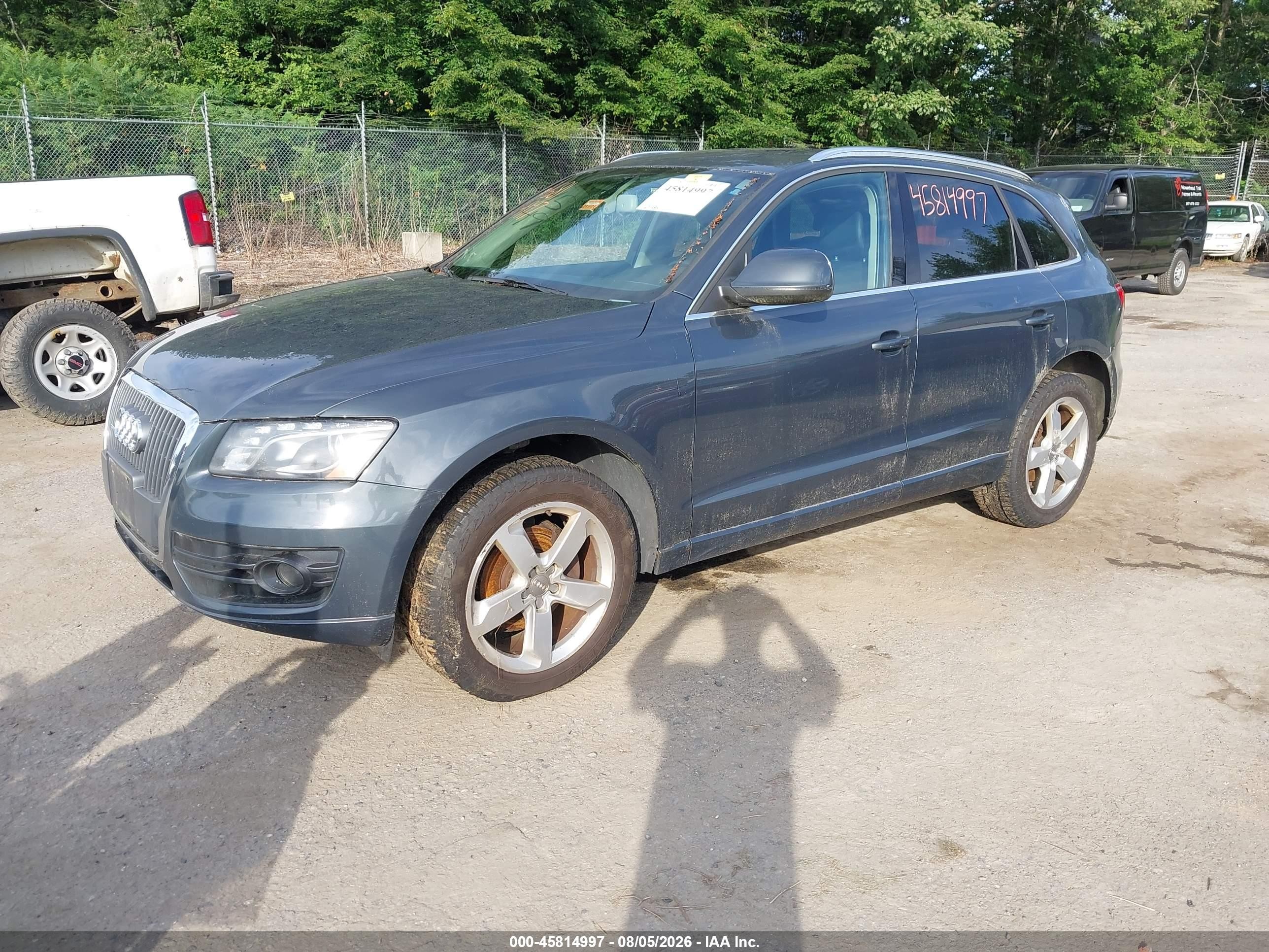 2011 Audi Q5 2.0t Premium Blue vin: WA1LFAFP1BA075092