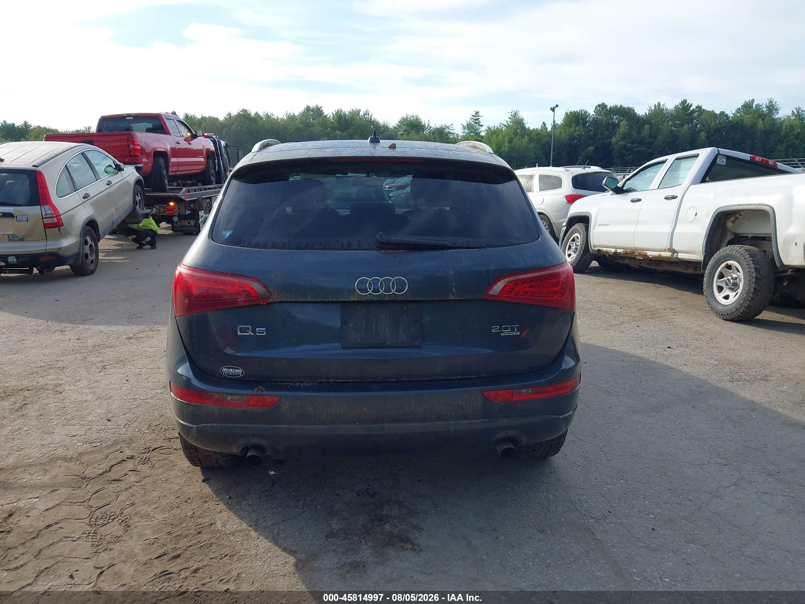 2011 Audi Q5 2.0t Premium Blue vin: WA1LFAFP1BA075092