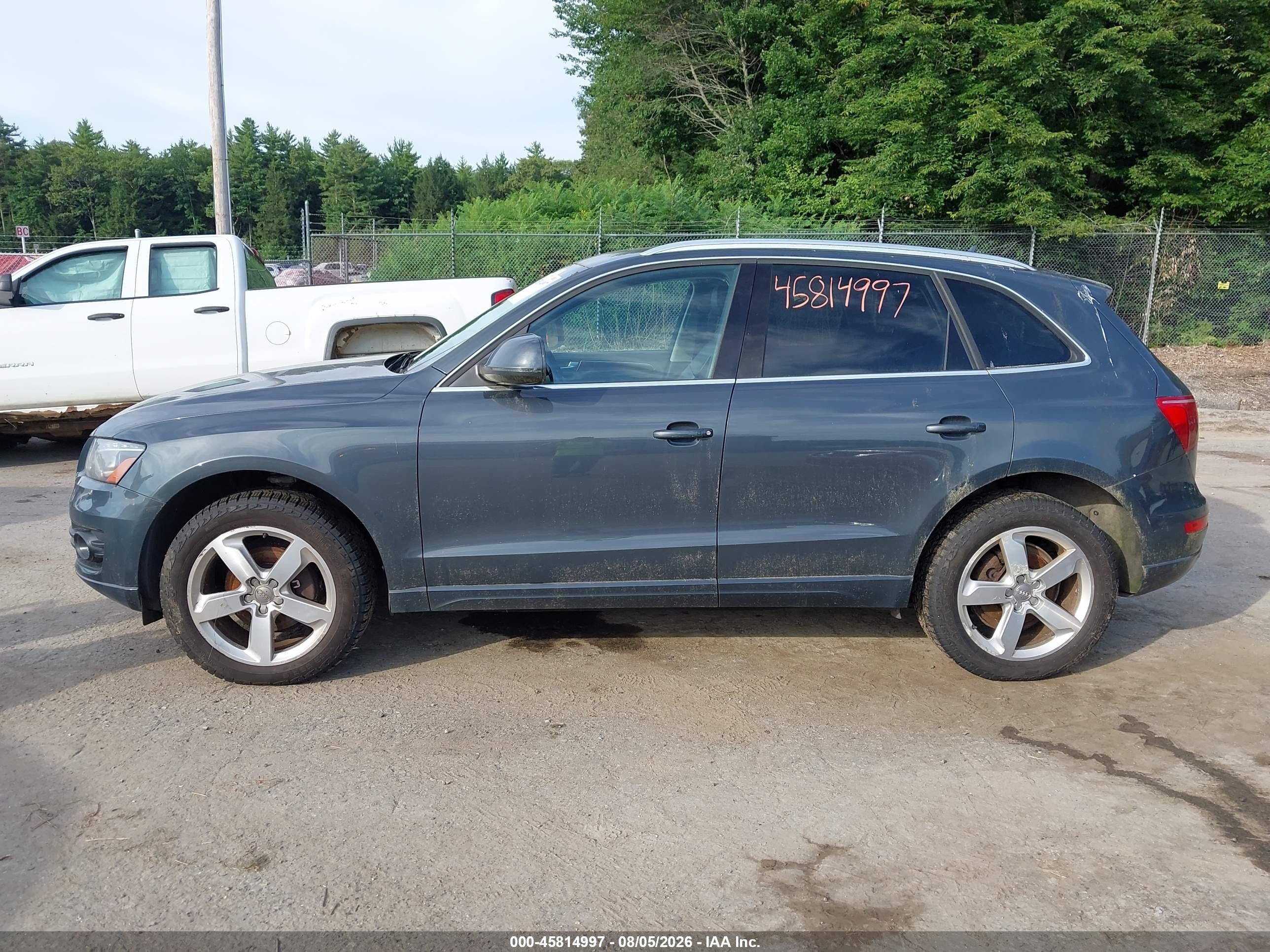 2011 Audi Q5 2.0t Premium Blue vin: WA1LFAFP1BA075092