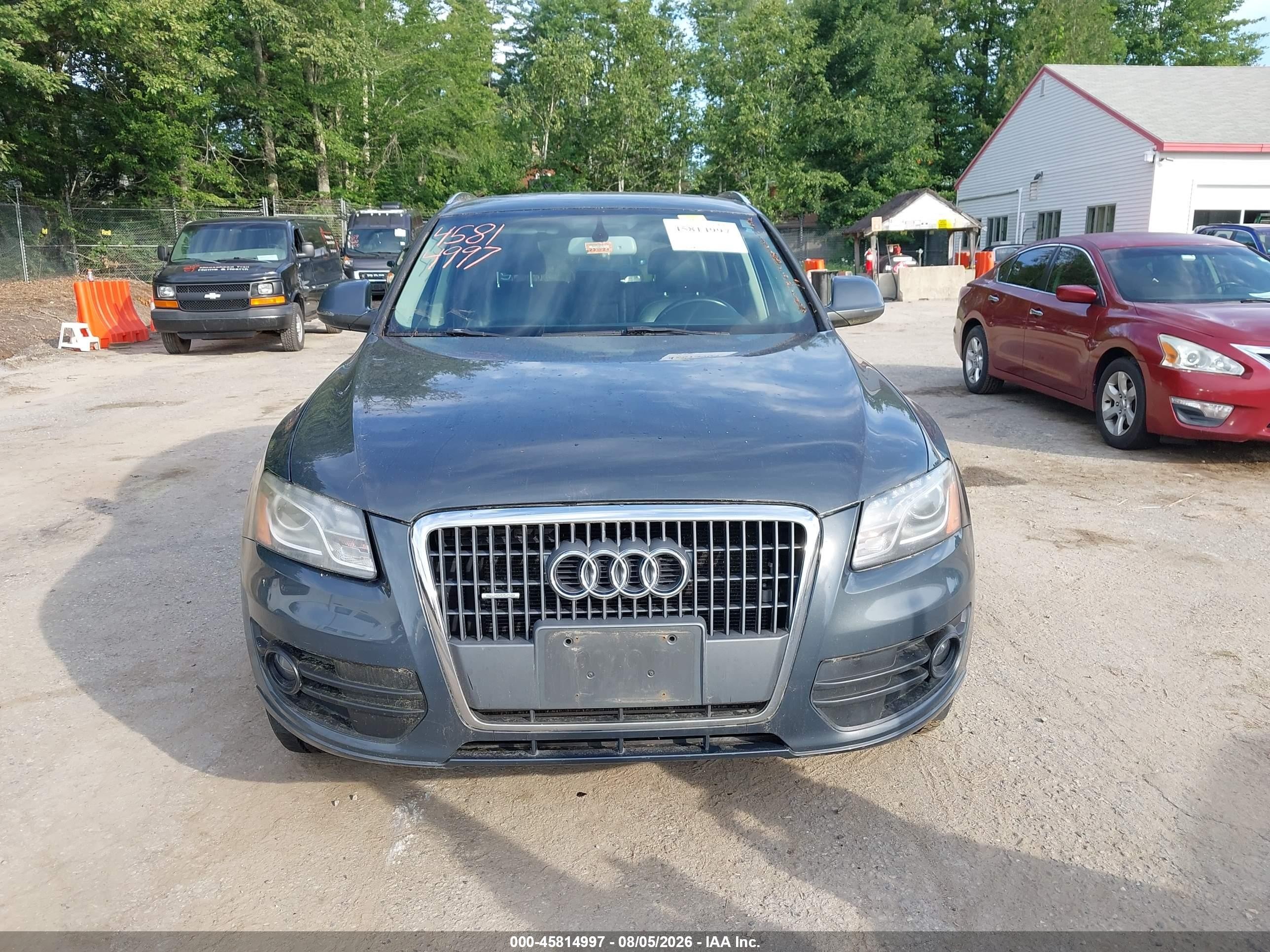 2011 Audi Q5 2.0t Premium Blue vin: WA1LFAFP1BA075092