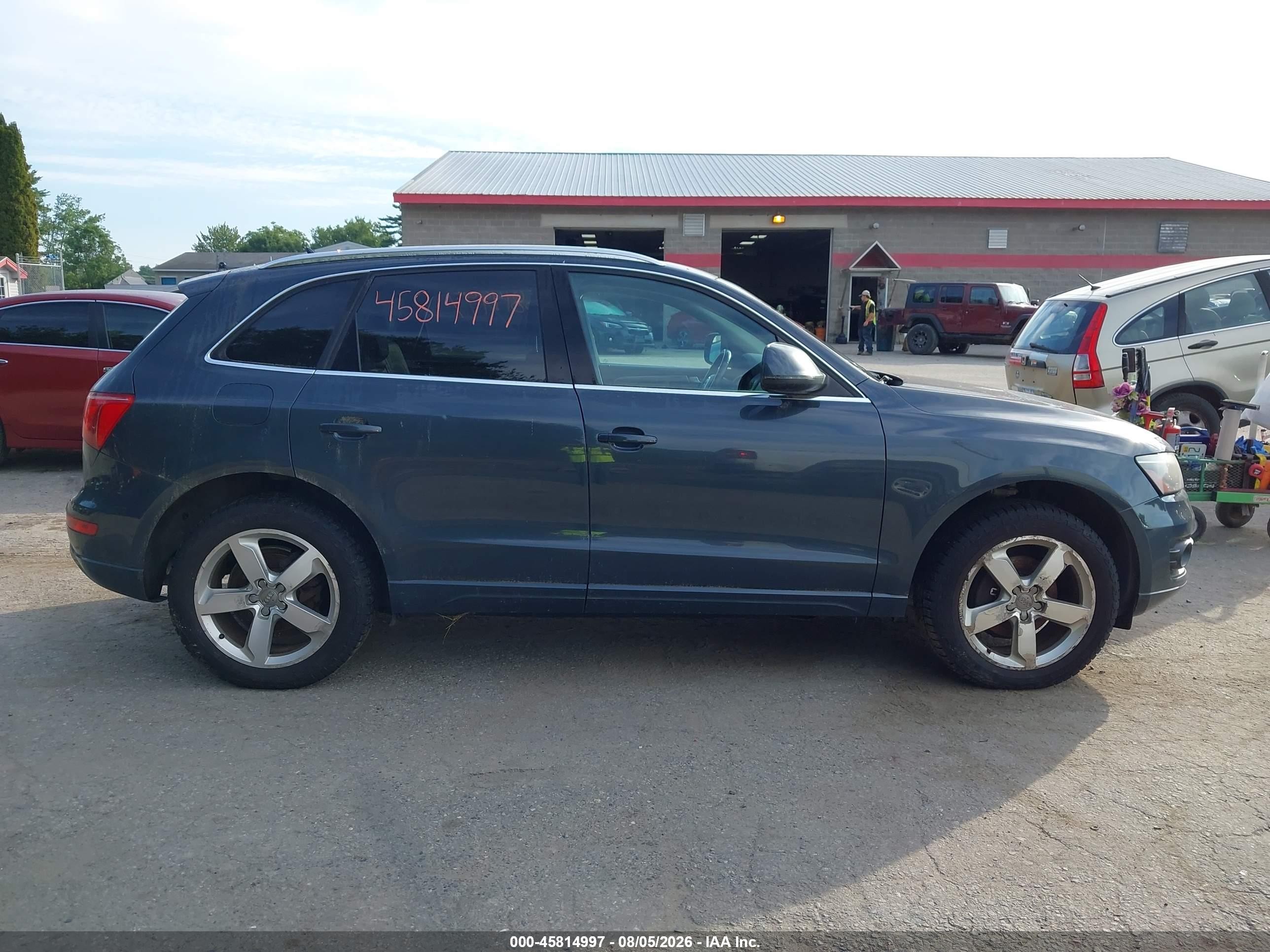 2011 Audi Q5 2.0t Premium Blue vin: WA1LFAFP1BA075092