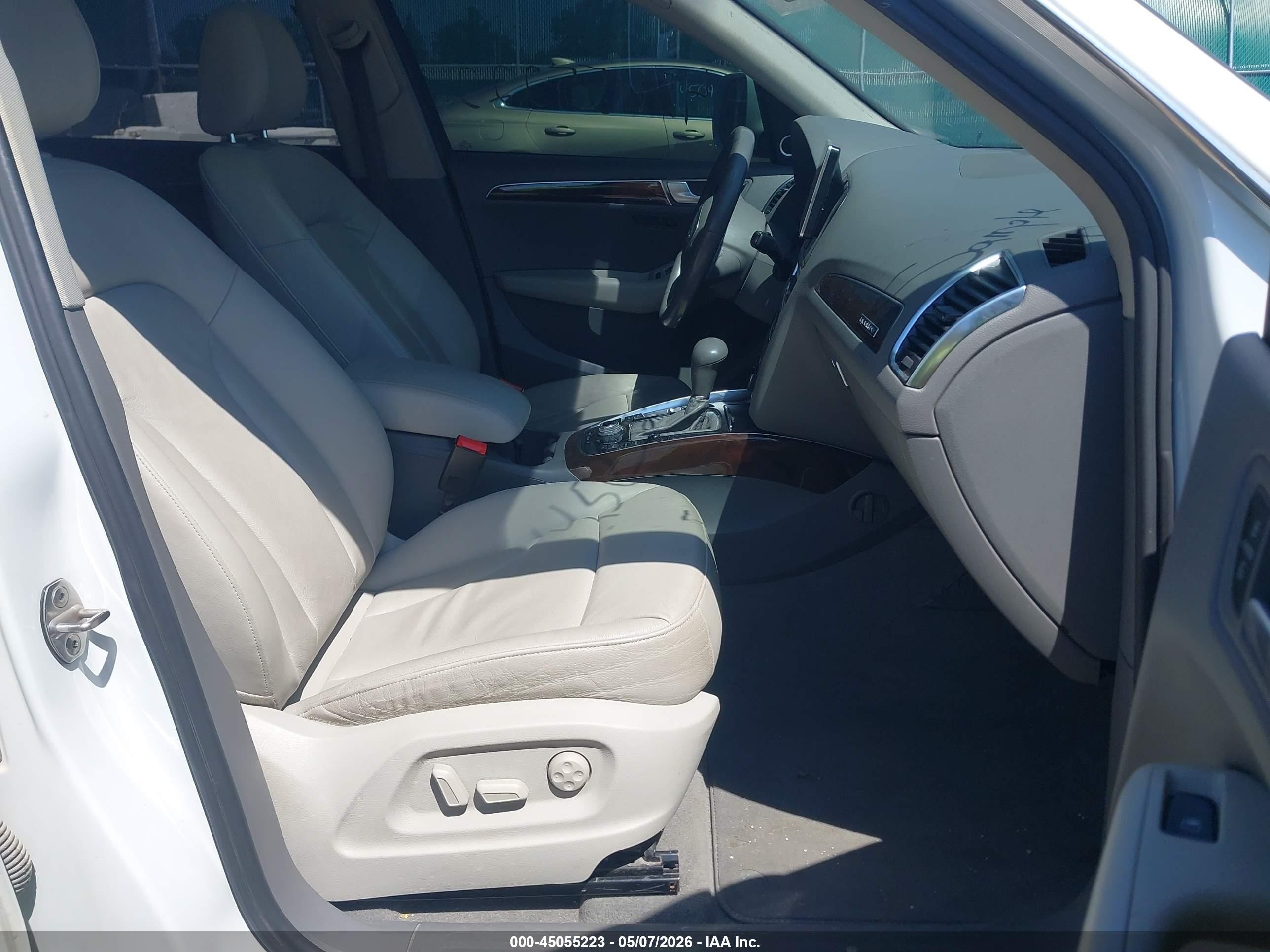 2012 Audi Q5 2.0t Premium White vin: WA1LFAFP1CA045432