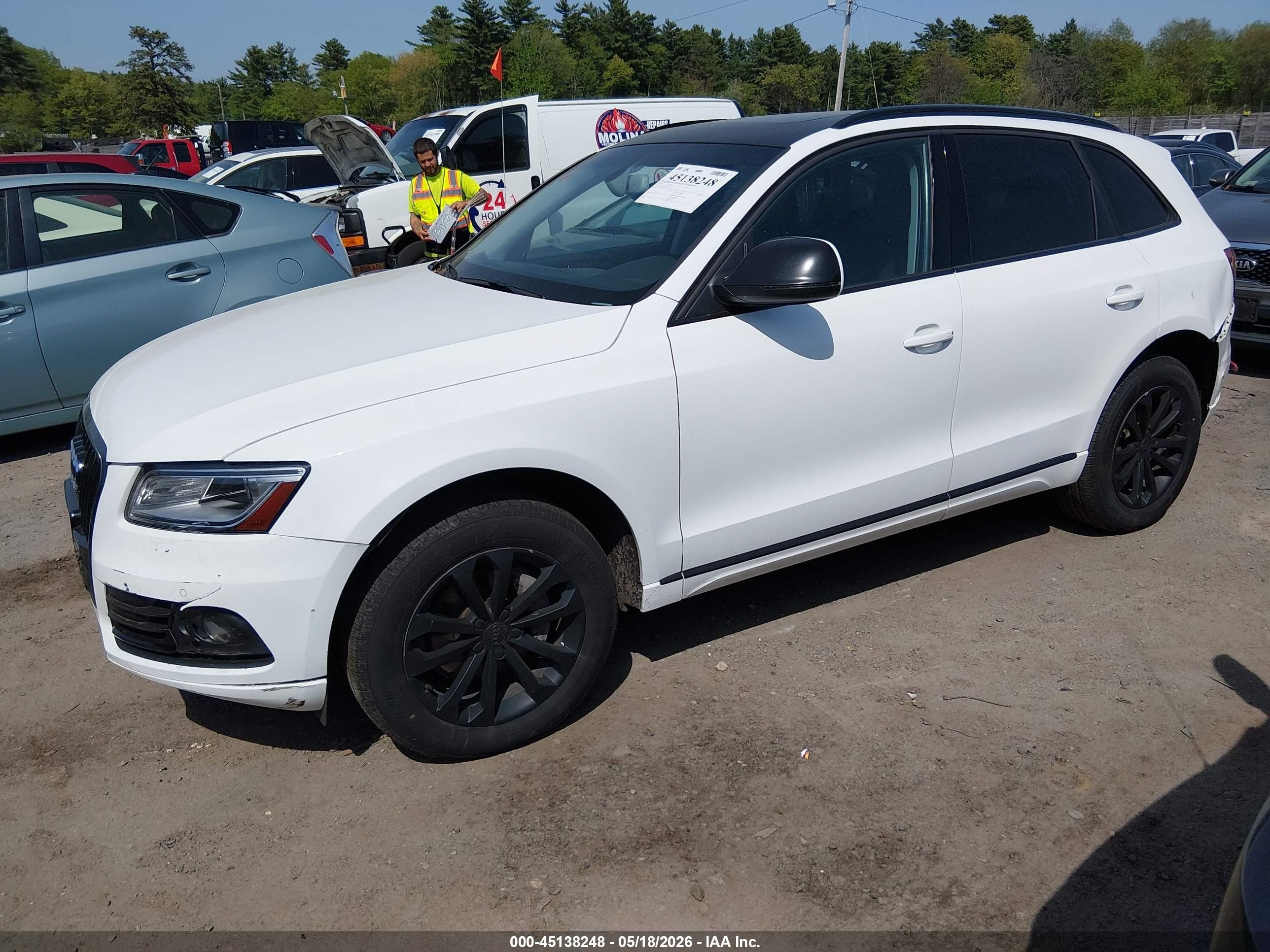 2014 Audi Q5 2.0t Premium Белый vin: WA1LFAFP1EA114414