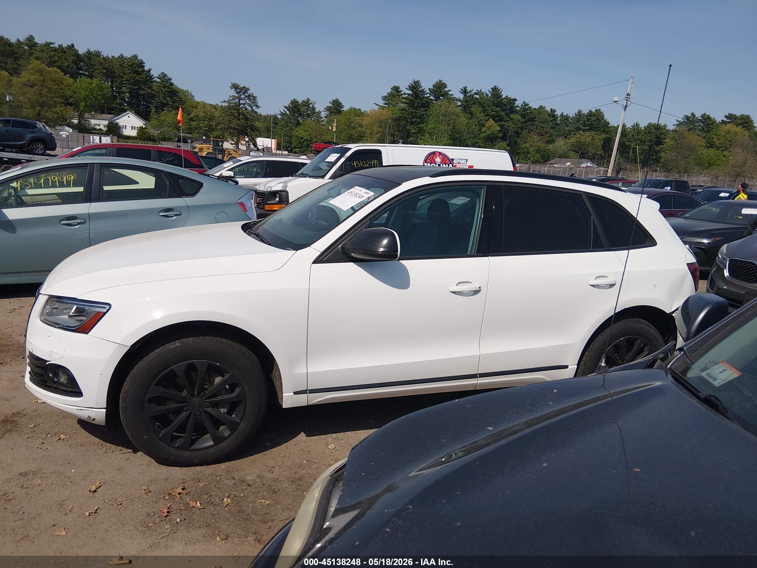 2014 Audi Q5 2.0t Premium Белый vin: WA1LFAFP1EA114414