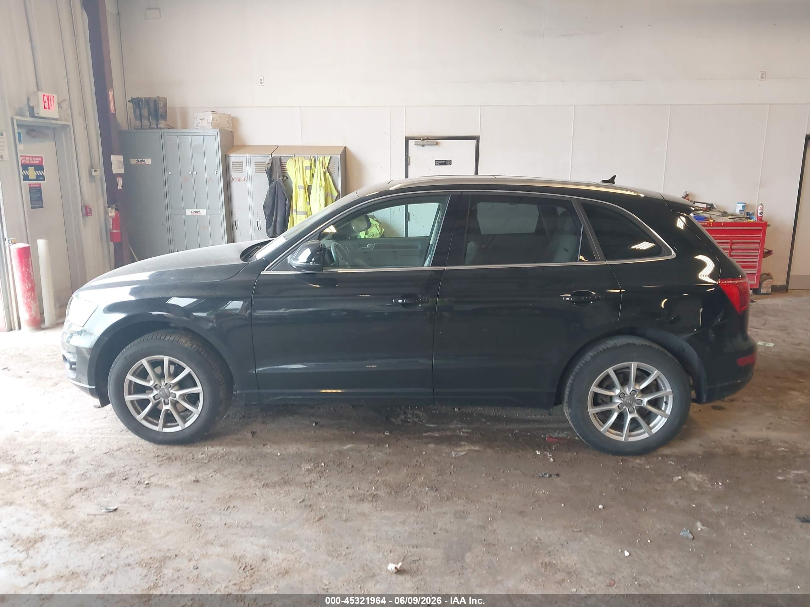 2011 Audi Q5 2.0t Premium Black vin: WA1LFAFP2BA014835